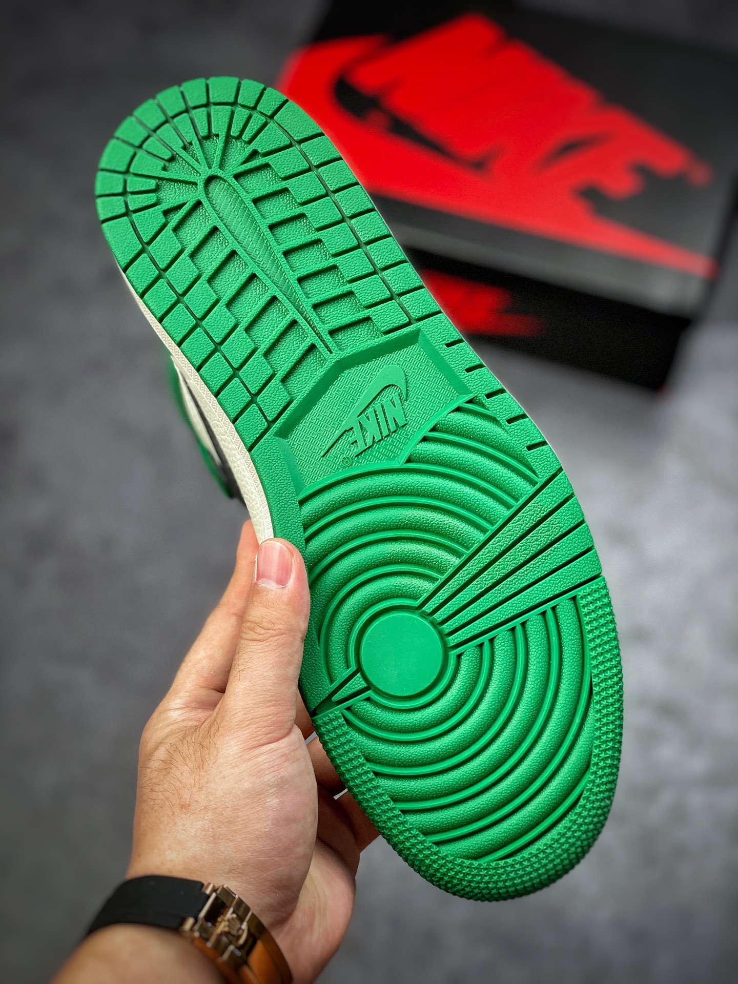 260  顶级性价比清洁度完美 外贸原装 Air Jordan 1 绿脚趾 555088-302
