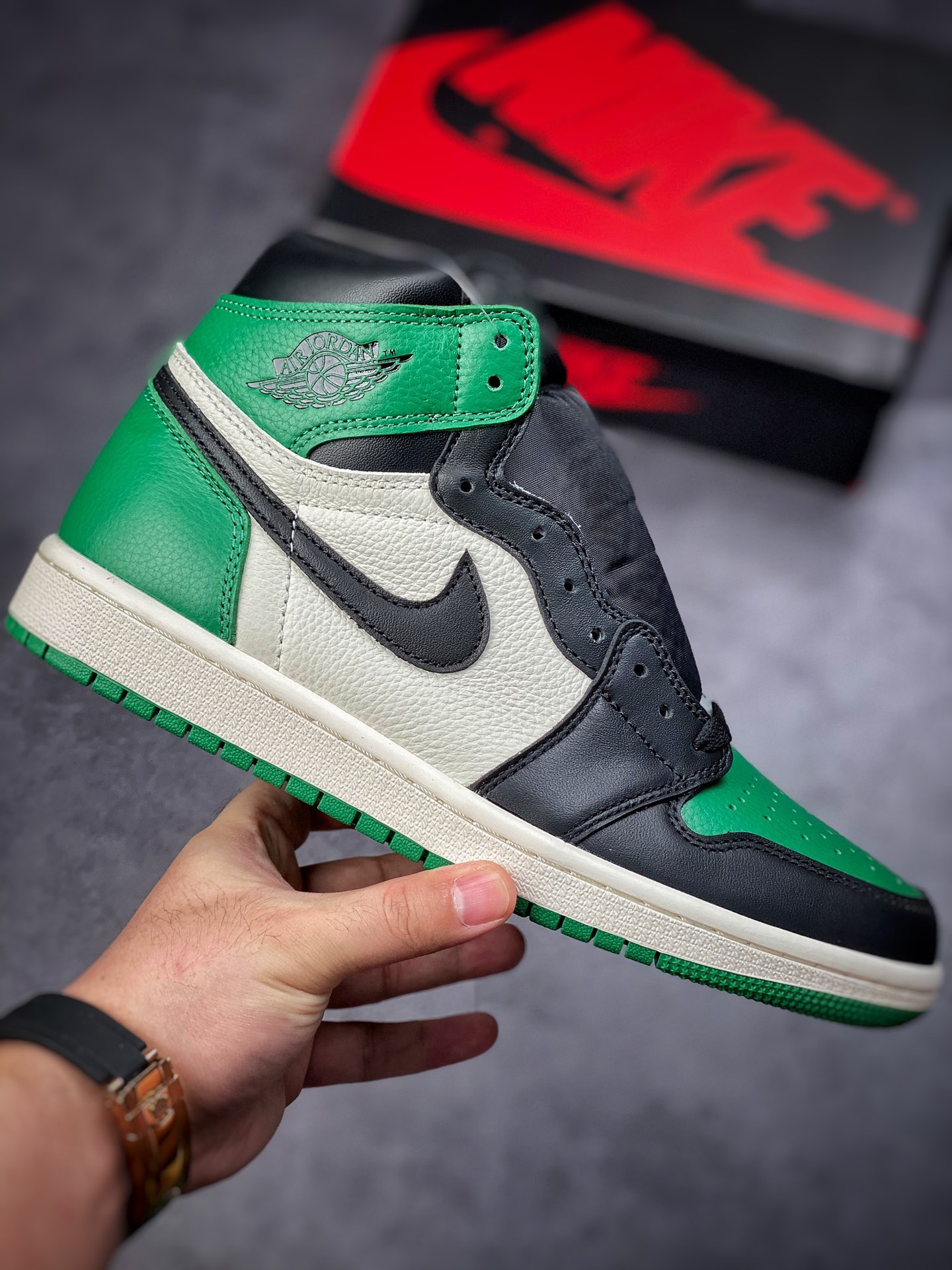 260  顶级性价比清洁度完美 外贸原装 Air Jordan 1 绿脚趾 555088-302