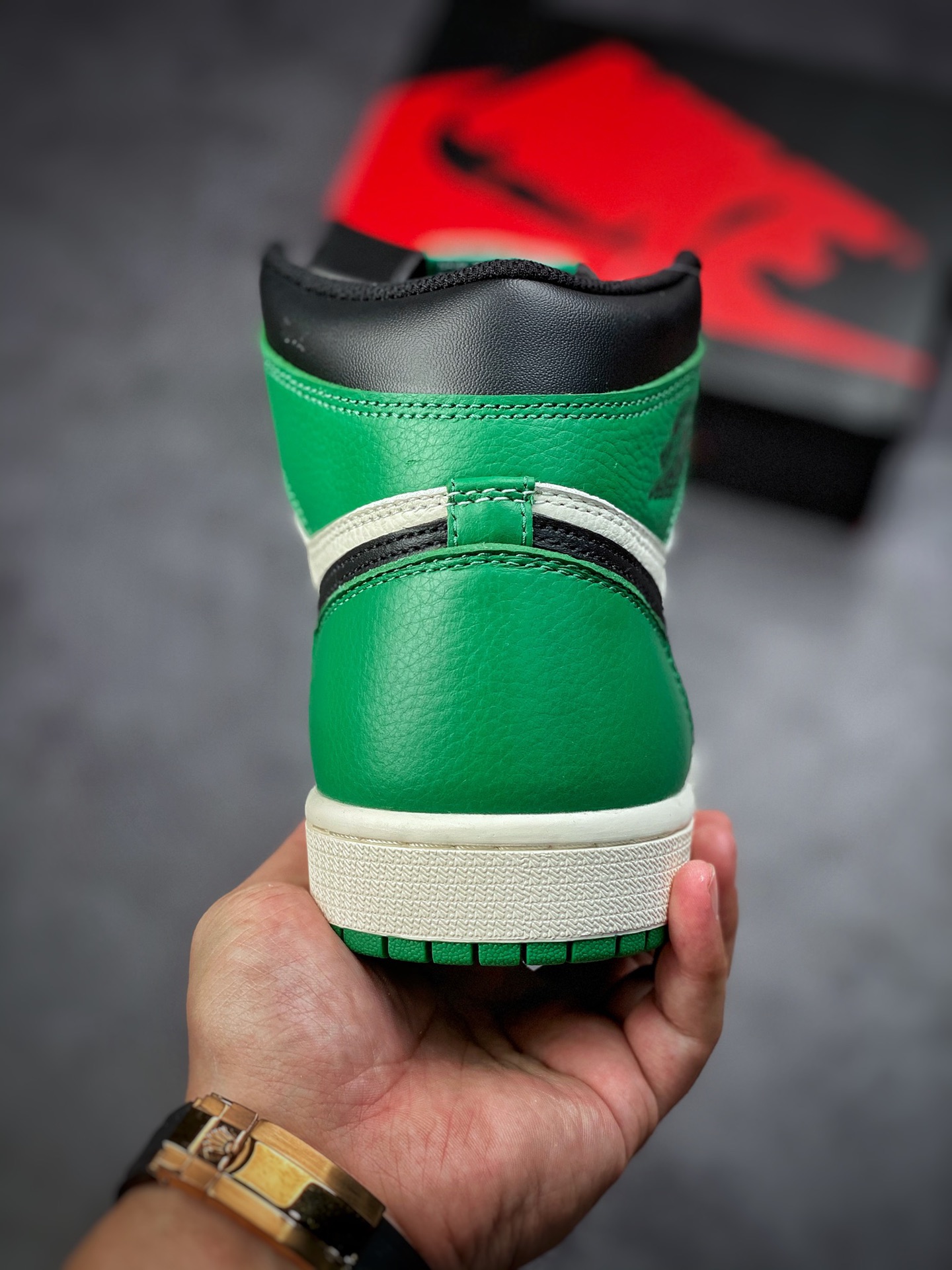260  顶级性价比清洁度完美 外贸原装 Air Jordan 1 绿脚趾 555088-302