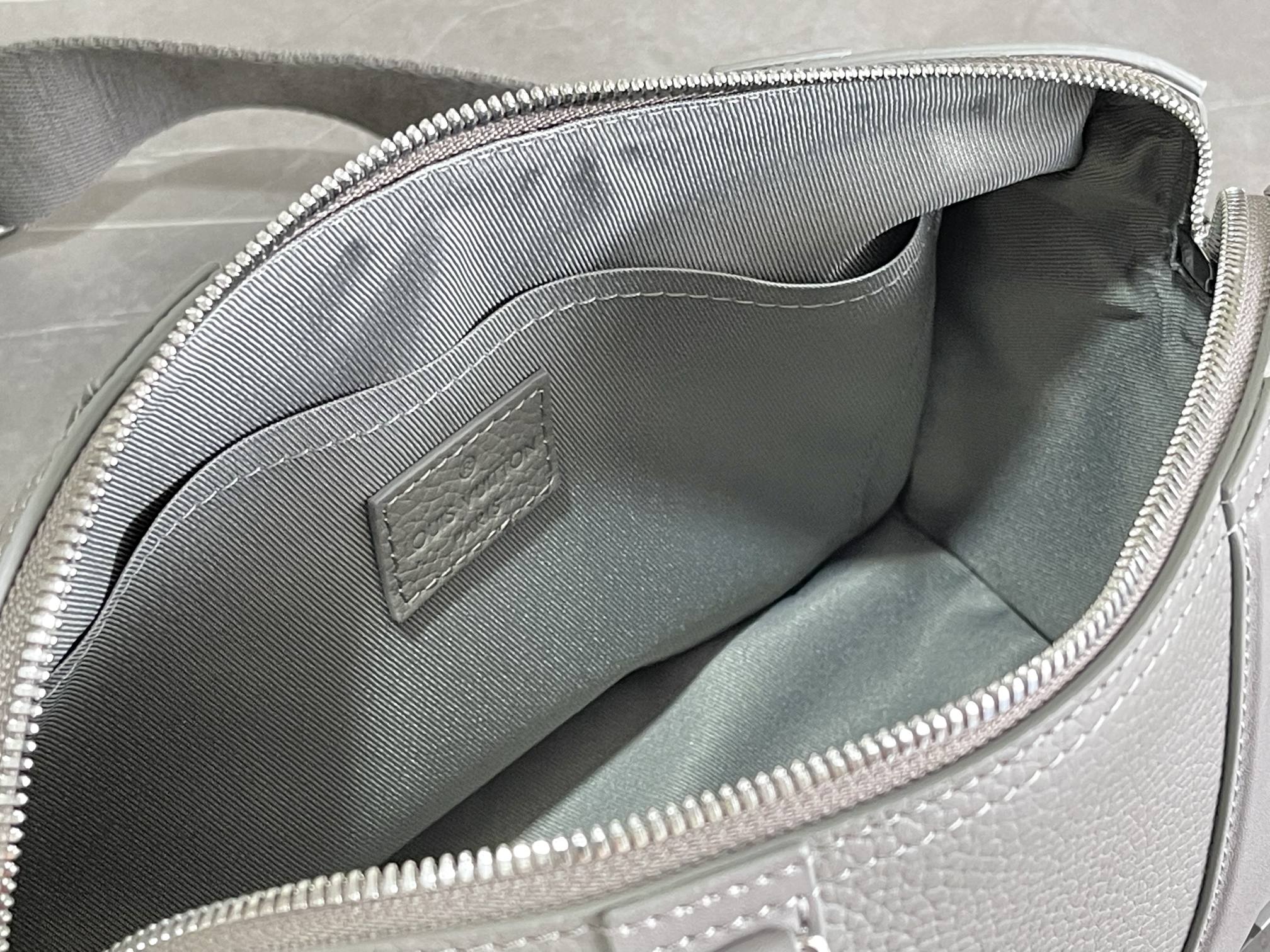 880 CITY KEEPALL 手袋  m59328 灰色City Keepall 手袋援引路易威登 Keepall 手袋