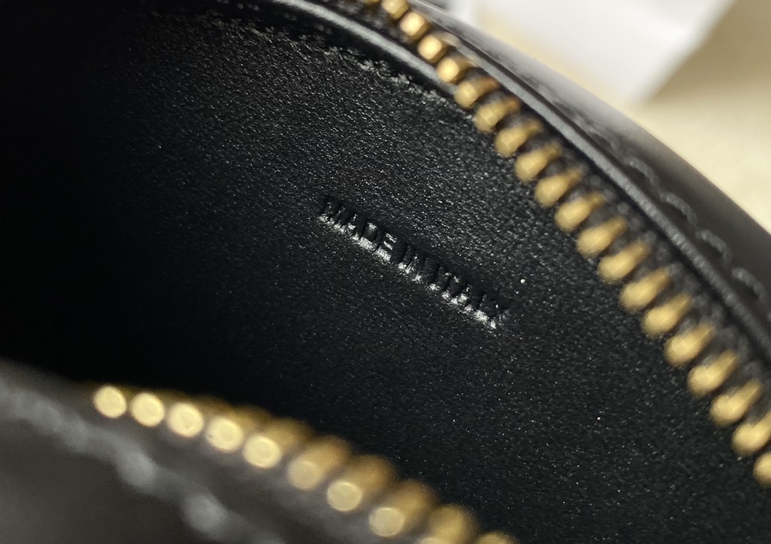 CELINE赛琳黑色丝绒搭配牛皮材质月饼包