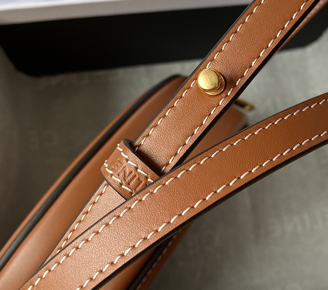 CELINE赛琳经典编织搭配牛皮小月饼包101703