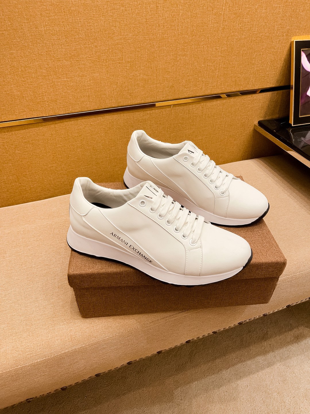 I5   阿玛尼男鞋高端品牌 官网1：1最新力作：鞋面采用意大利进口头层牛皮搭配舒适透气内里➕原版防滑耐磨大底制作 ，让行走更加便捷舒适，惊世之作，与官方的质量相比美的1：1复刻[色]打造时尚个性衬托你的与众不同潮男必备!经典