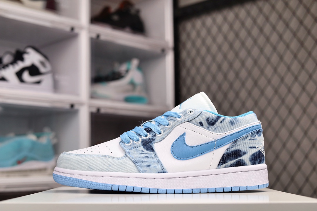 H0 Air Jordan AJ1 Low 低帮系列 水洗丹宁白蓝全新流水线出品 DT版本唯一平替选择 市场第二梯队最强版 全部原鞋开发 原楦原纸板开发 全鞋电脑针车 原厂内置全掌气垫 原盒内在原标 唯一Zp原版鞋带绑法 免检产品 全新2022版型 全头层皮料 完美零毛边处理 原厂配置全掌气垫 价格定位良心 几十个配色陆续出货