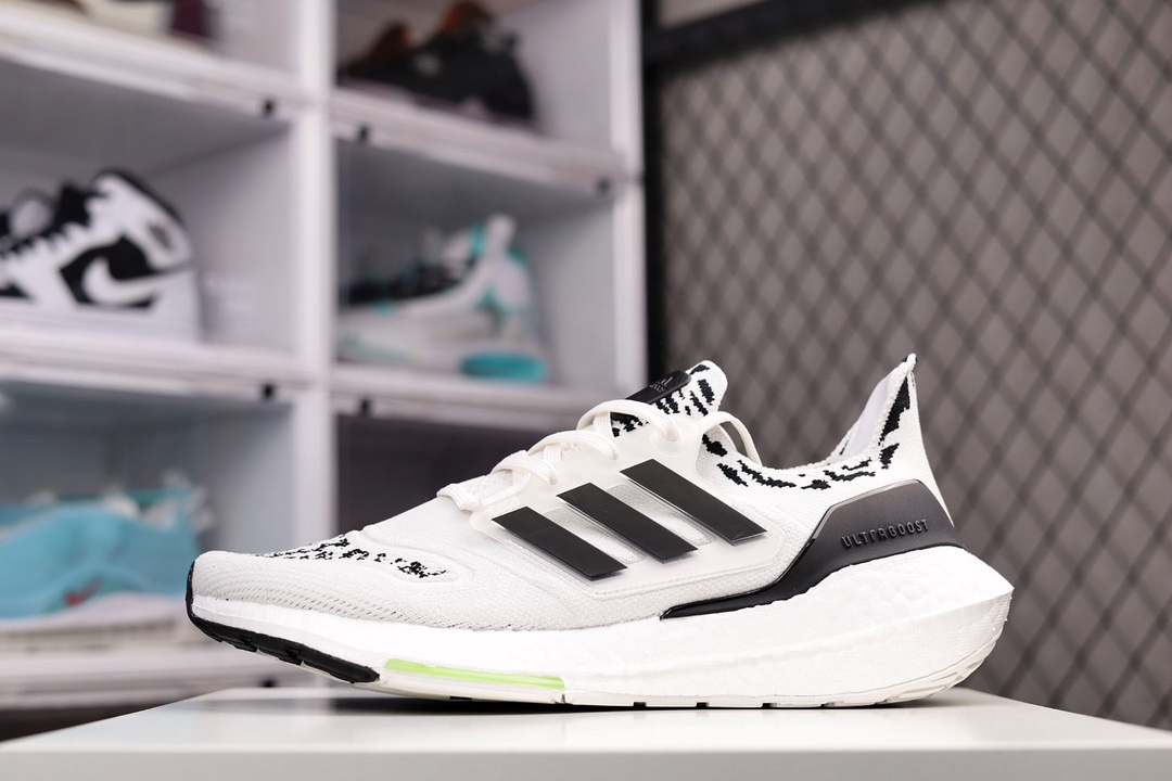 H0 Adidas Ultra Boost 22 “Made With Nature”LR 阿迪达斯新款8.0厚底爆米花跑鞋全掌Boost将缓震和能量回馈再一次进行了升级，提供更好的舒适穿着体验，UB8.0 J5 oPrimeknit编织工艺，S型Heel Counter提供更加精准锁定后跟，带来出众的后跟包裹，LEP创新大底延续马牌橡胶大底，同时新加入LEP结构，为每一步提供更多动力及更好回弹。