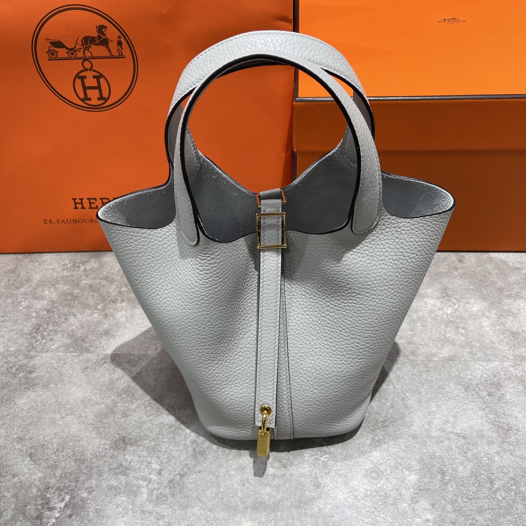 Hermès Happy Labor Day feedback700