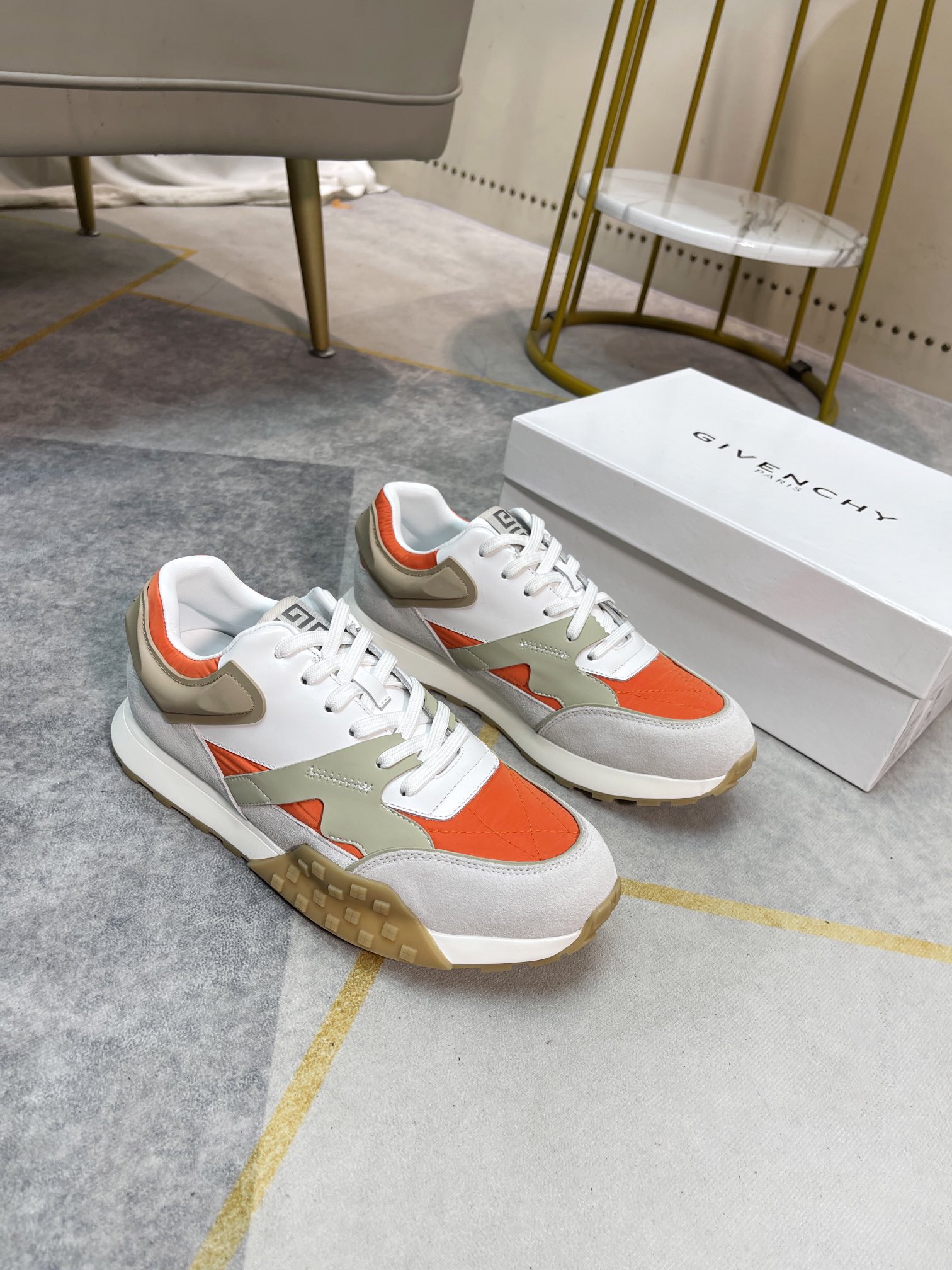 K5  Givenchy  纪梵希 Givenchy 标准码：男码38-44。45订做不退换等级：官网同款 高端品质材料：原版材质 舒适奢华真皮内里 原版大底款式类别：男士休闲运动板鞋颜色：6色可选。