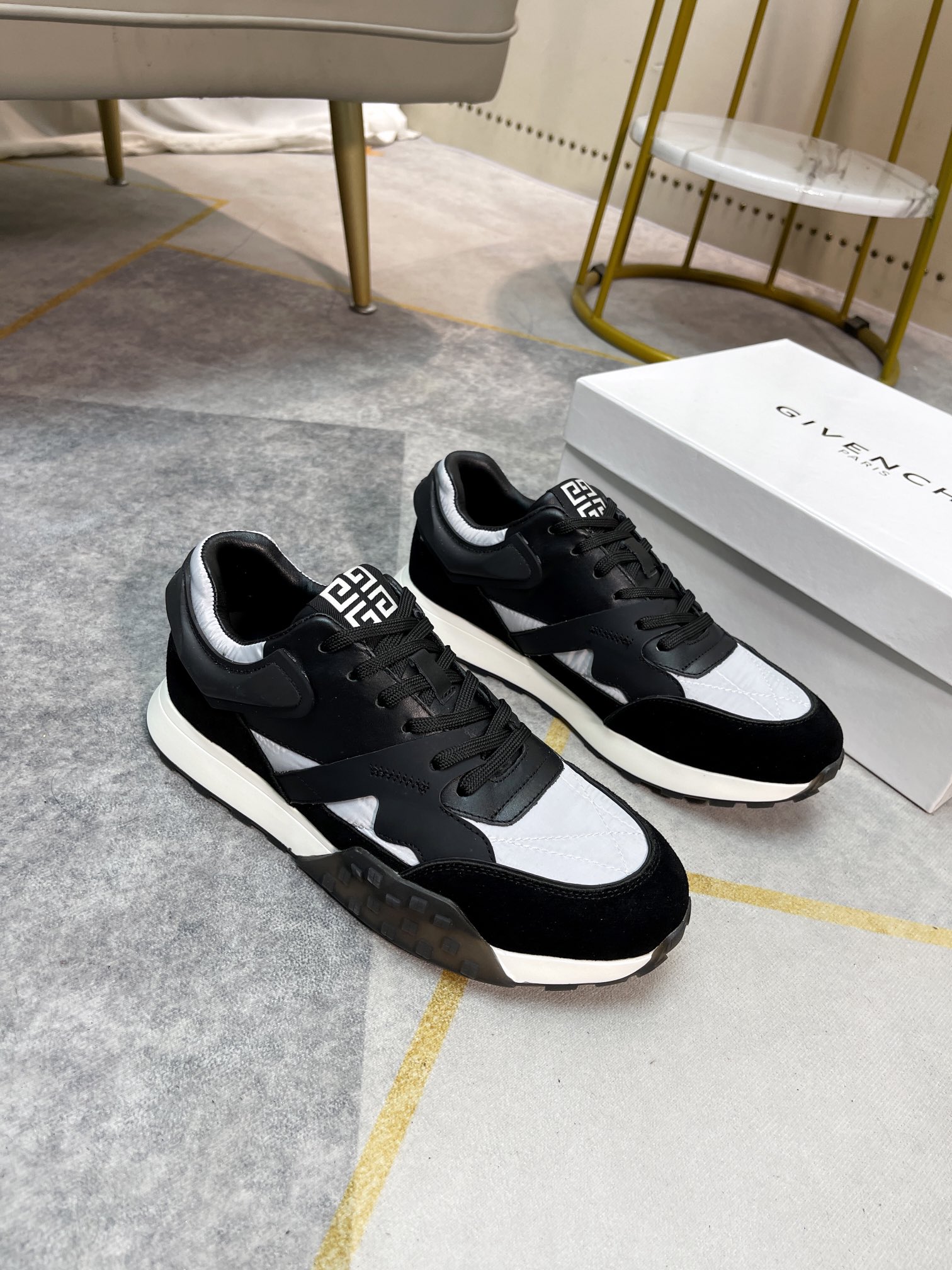 K5  Givenchy  纪梵希 Givenchy 标准码：男码38-44。45订做不退换等级：官网同款 高端品质材料：原版材质 舒适奢华真皮内里 原版大底款式类别：男士休闲运动板鞋颜色：6色可选。