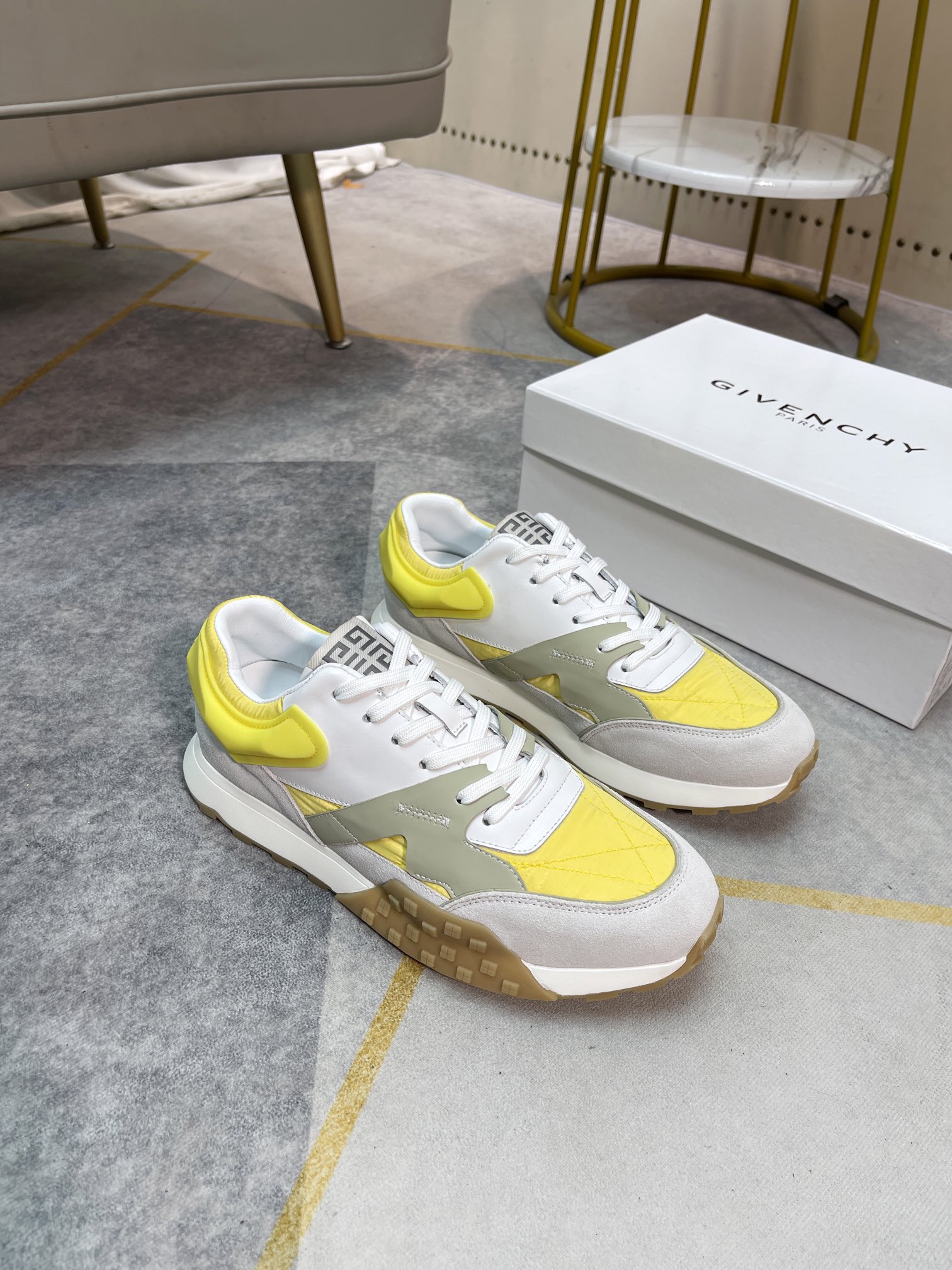 K5  Givenchy  纪梵希 Givenchy 标准码：男码38-44。45订做不退换等级：官网同款 高端品质材料：原版材质 舒适奢华真皮内里 原版大底款式类别：男士休闲运动板鞋颜色：6色可选。