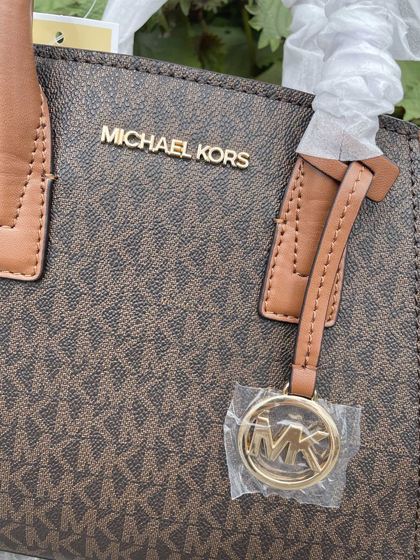 Michael Kors 新款小号饺子包，pV啡拼椋