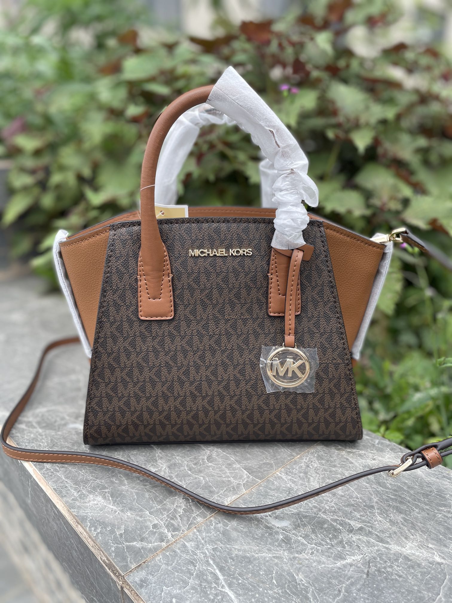 Michael Kors 新款小号饺子包，pV啡拼椋