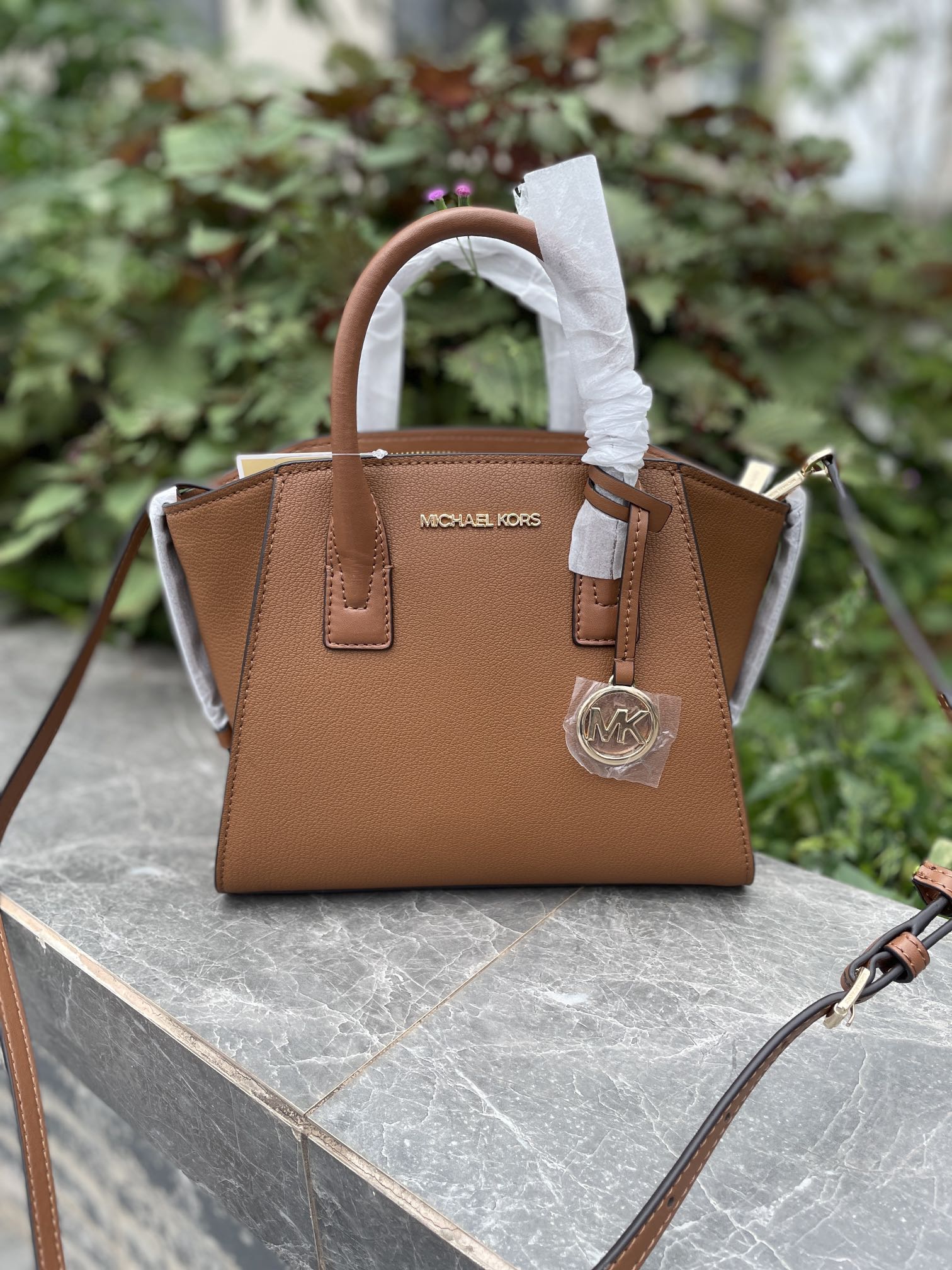 Michael Kors 新款小号饺子包，棕色