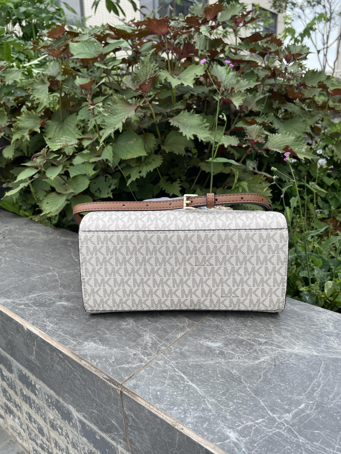 Michael Kors 新款小号饺子包，pV白拼棕