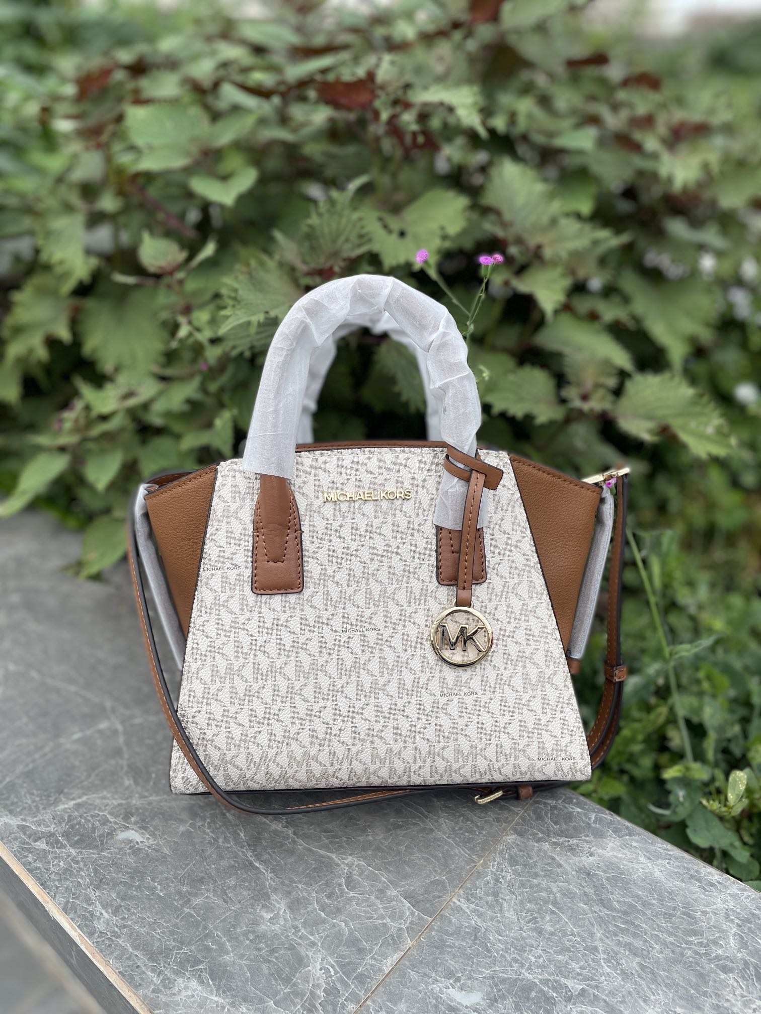 Michael Kors 新款小号饺子包，pV白拼棕