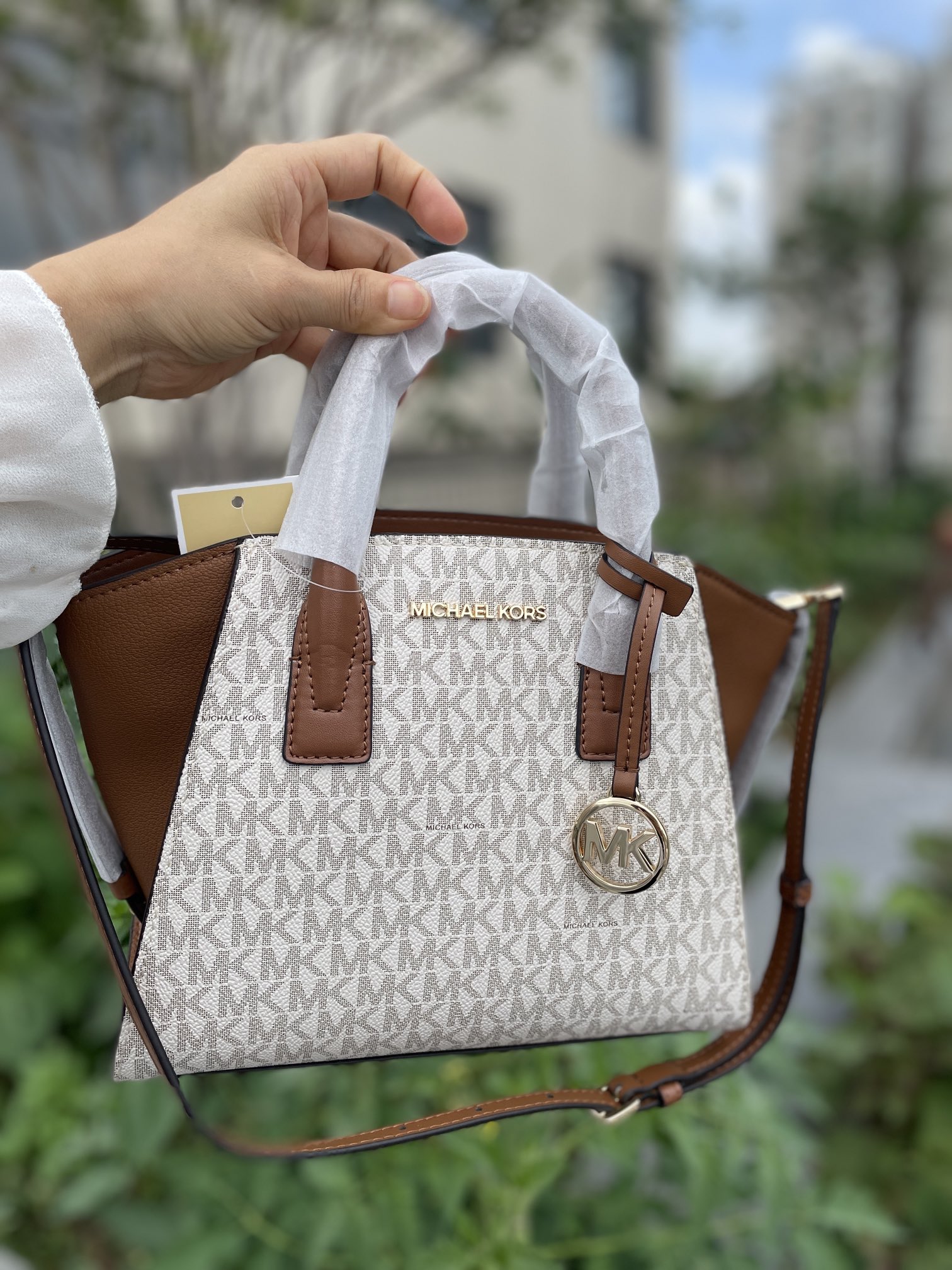 Michael Kors 新款小号饺子包，pV白拼棕