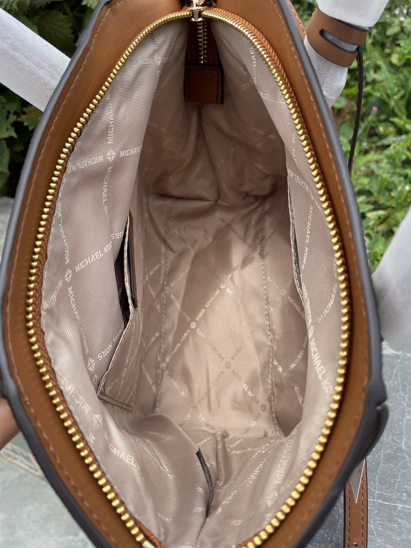 Michael Kors 新款小号饺子包，pV白拼棕