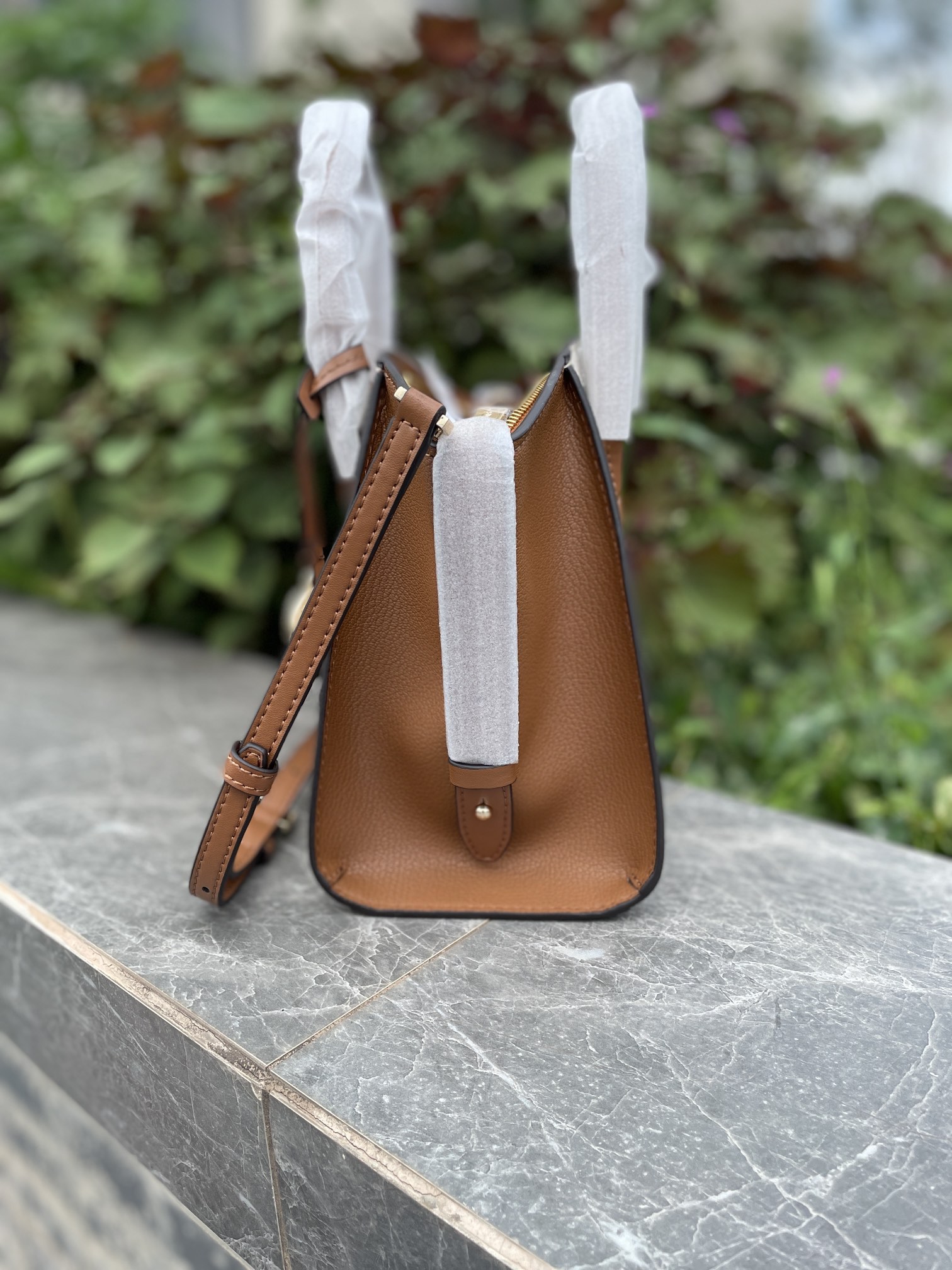 Michael Kors 新款小号饺子包，pV白拼棕