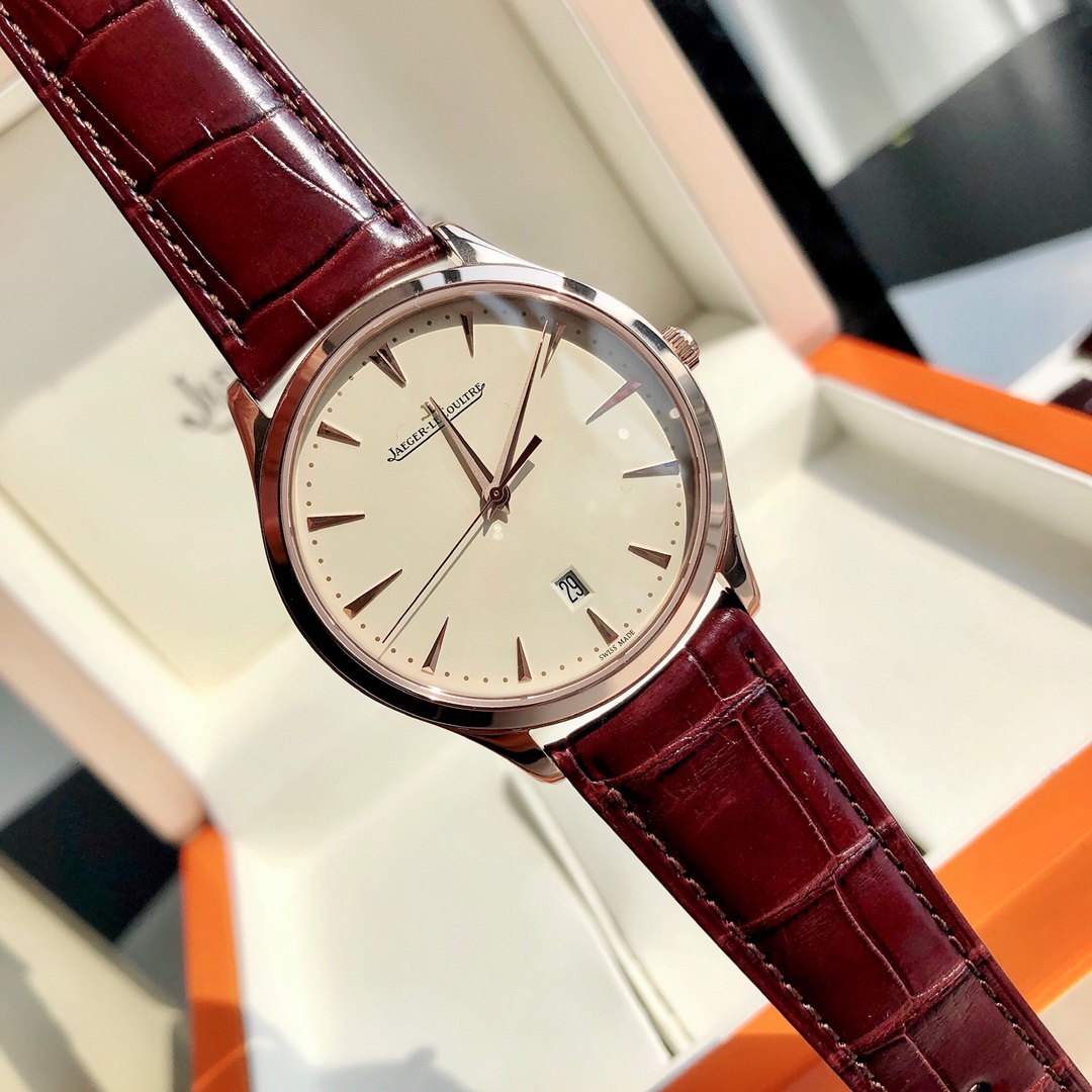 La versión superior del Jaeger-LeCoultre Ultra-Thin Master Series está equipada con piel de cocodrilo y una c…