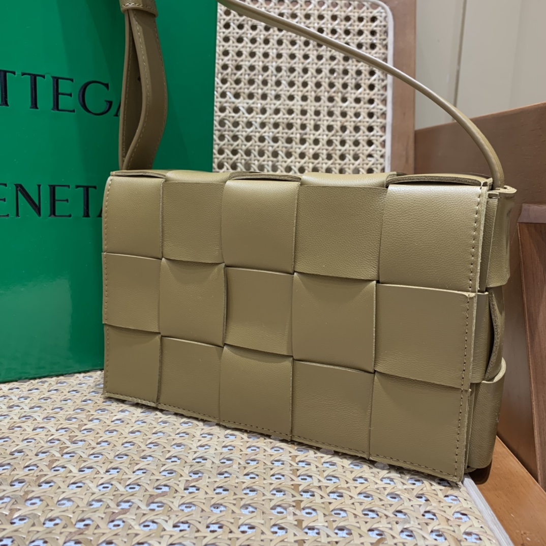 Bottega Veneta CASSETTE 23CM 编织皮革方盒斜挎包 578004芥末色