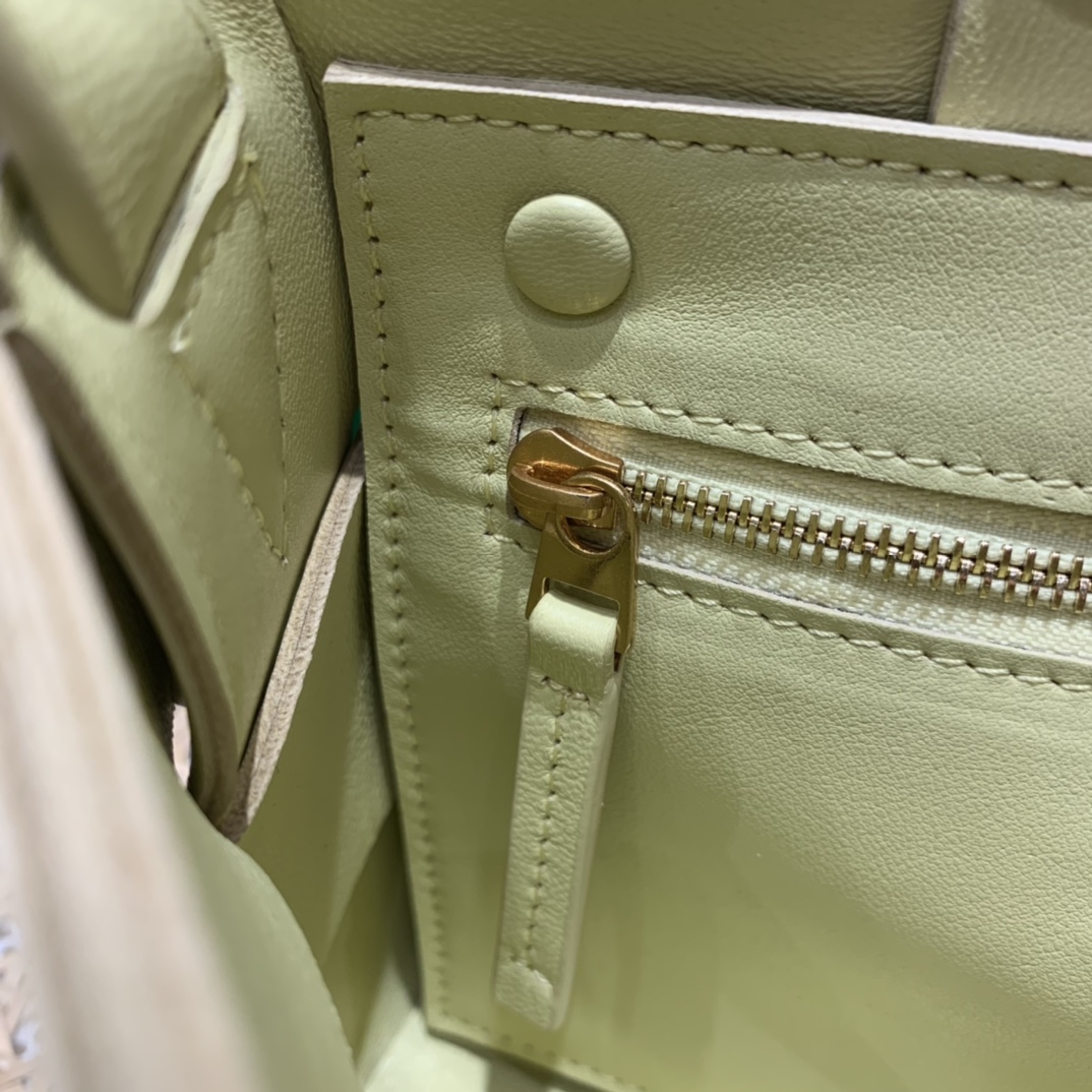 Bottega Veneta CASSETTE 23CM 编织皮革方盒斜挎包 578004香草冰激凌