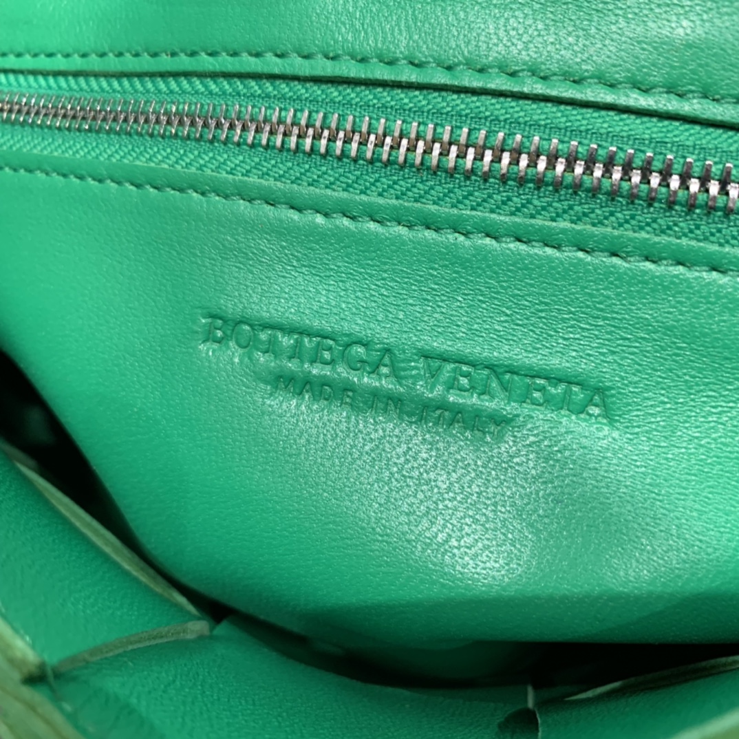 Bottega Veneta CASSETTE 23CM 编织皮革方盒斜挎包 578004鹦鹉绿