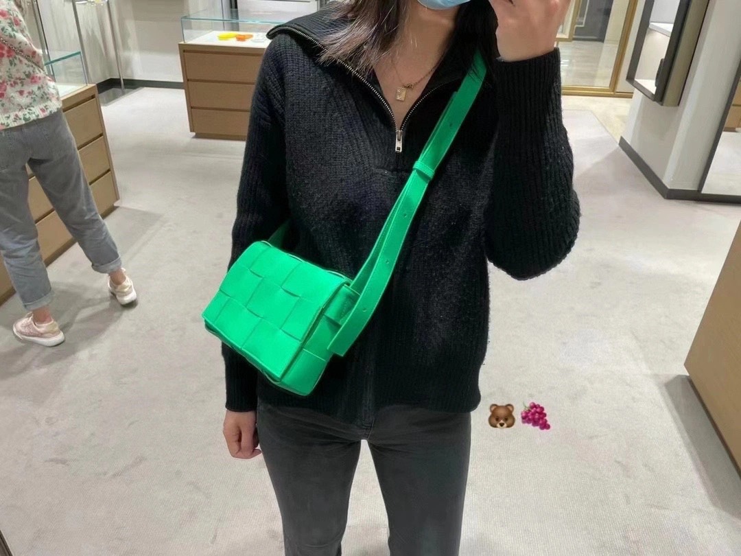 Bottega Veneta CASSETTE 23CM 编织皮革方盒斜挎包 578004鹦鹉绿