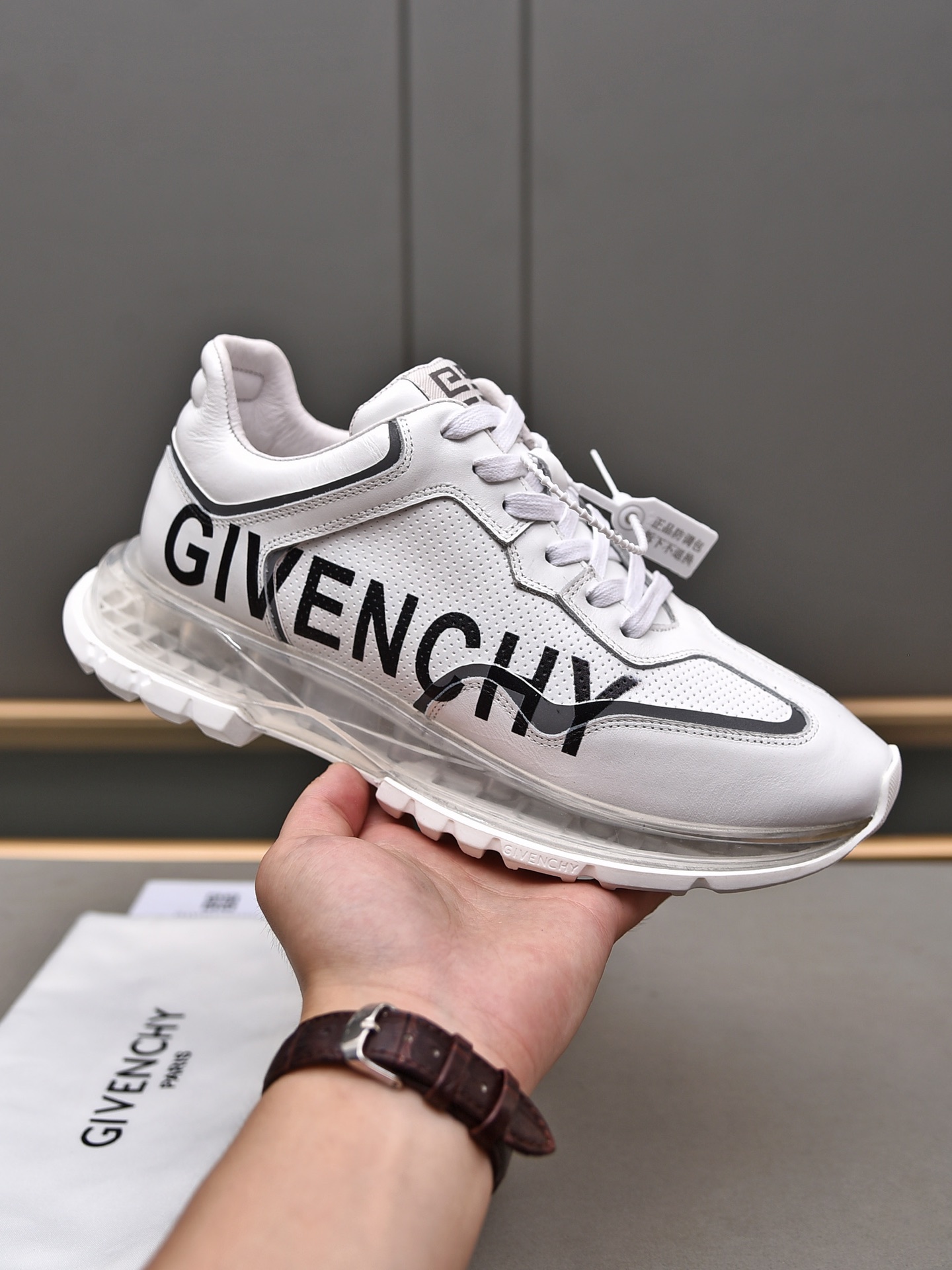 K0 3D打印  Givenchy  纪梵希 2022 专柜同步 人手一双 不容错过 专柜买版 完全1:1 开模定制顶级版本 原版展示提供对比 让大货做到和原版0区别实物和图片来见证1面料：原版头层牛皮 2内里：原版弹力布配牛皮内里 干爽 舒适3鞋底：正品独家私模气垫大底