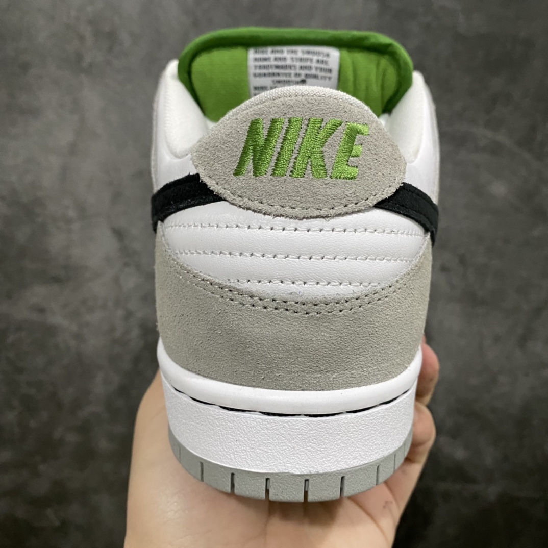 图片[4]-Top版NK SB Dunk Low \”Chloroph yll\” 灰白黑 叶绿素 S2纯原生产线出品 独家原版原盒开模打造 原厂织唛标 一致匹配原版 原楦原纸板开发 匹配原版98%以上 后跟垫棉独家呈现 后跟反口里弧度正确 全新后跟电绣 电绣针数与正品一致 原厂皮料 质感无敌 货号：BQ6817-011 尺码：36 36.5 37.5 38 38.5 39 40 40.5 41 42 42.5 43 44 44.5 45 46 47.5-选品中心