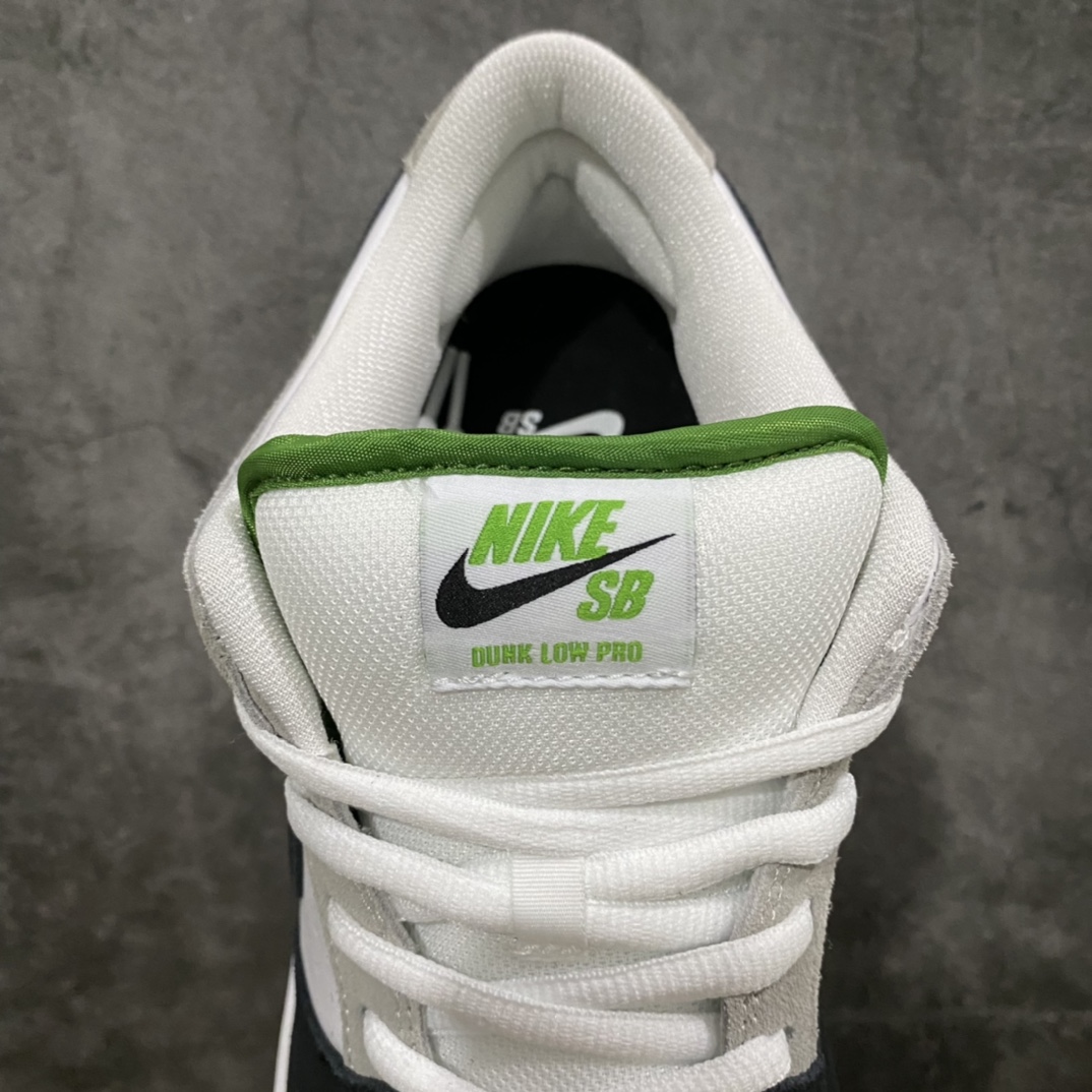 图片[8]-Top版NK SB Dunk Low \”Chloroph yll\” 灰白黑 叶绿素 S2纯原生产线出品 独家原版原盒开模打造 原厂织唛标 一致匹配原版 原楦原纸板开发 匹配原版98%以上 后跟垫棉独家呈现 后跟反口里弧度正确 全新后跟电绣 电绣针数与正品一致 原厂皮料 质感无敌 货号：BQ6817-011 尺码：36 36.5 37.5 38 38.5 39 40 40.5 41 42 42.5 43 44 44.5 45 46 47.5-选品中心