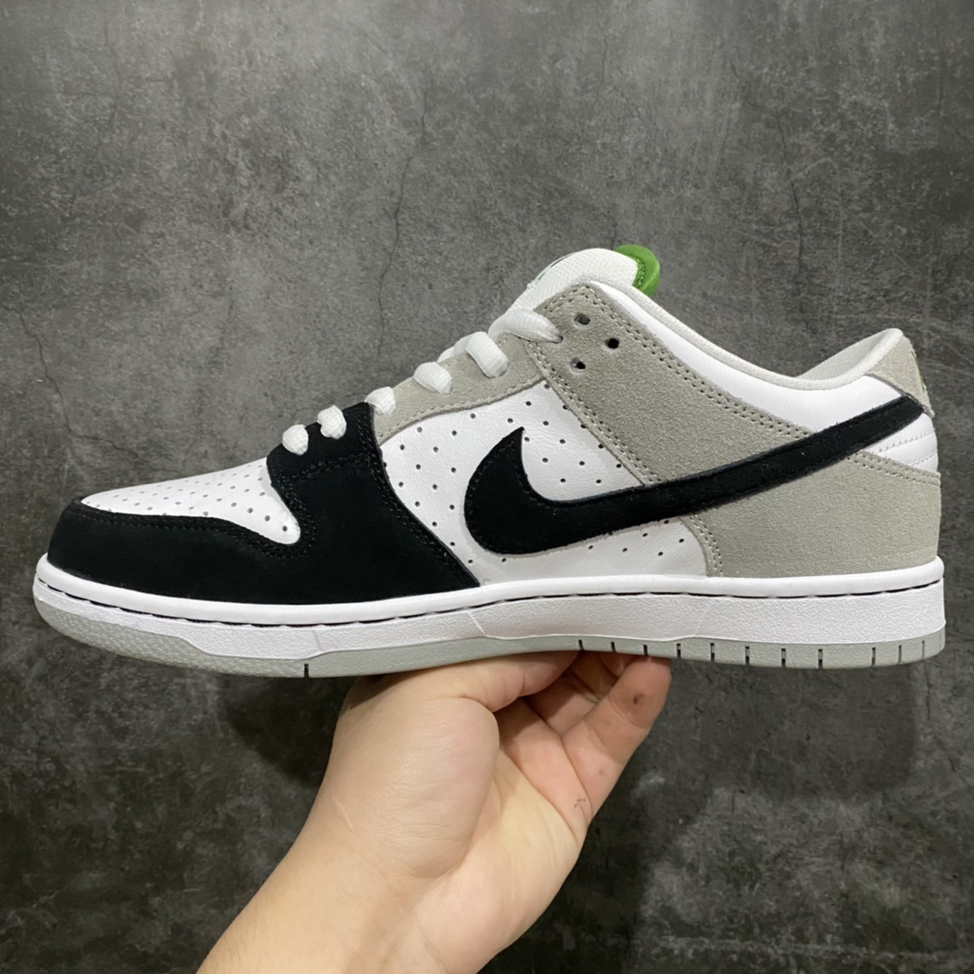 图片[2]-Top版NK SB Dunk Low \”Chloroph yll\” 灰白黑 叶绿素 S2纯原生产线出品 独家原版原盒开模打造 原厂织唛标 一致匹配原版 原楦原纸板开发 匹配原版98%以上 后跟垫棉独家呈现 后跟反口里弧度正确 全新后跟电绣 电绣针数与正品一致 原厂皮料 质感无敌 货号：BQ6817-011 尺码：36 36.5 37.5 38 38.5 39 40 40.5 41 42 42.5 43 44 44.5 45 46 47.5-选品中心