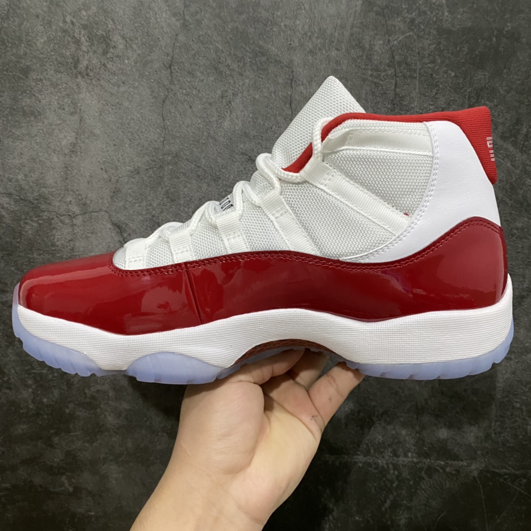图片[2]-虎扑外贸版 顶端品质 2022 Air Jordan AJ11 “Cherry”白红 原厂漆皮 防冻不开裂 头层皮料 懂货的自然懂原装进口真碳板 后跟原厂高工艺刺绣LOGO飞人 欢迎品鉴 原装鞋撑 水晶原厂大底正确色度色泽 原楦原数据刺绣 不管材料厚度 细节清洁度绝对完美！ 同比官方原盒原标 原配件卡纸 原厂塑料包装纸 大几率过验！ 尺码：40-47.5 货号：CT8012-116-选品中心