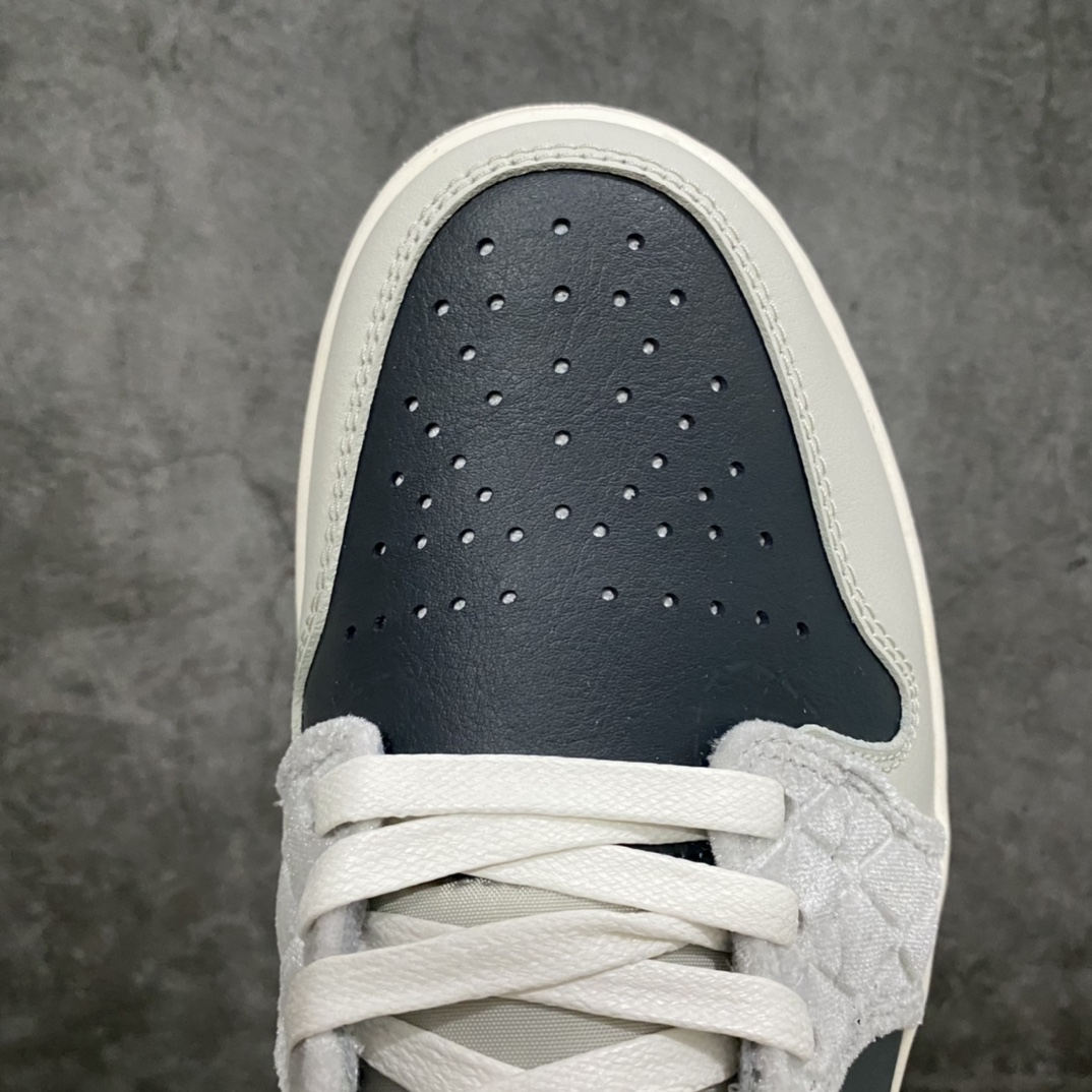 图片[5]-GC(dt)纯原 Air Jordan AJ1 Low 低帮 黑灰绸缎 DV1762-001 市面唯一纯原级别 完美零毛边处理 原厂内置全掌气垫 价格定位良心 几十个配色陆续出 平台专用代工流水线出品 一眼公司既视感 拿到手的一瞬间就与众不同 碾压市面所有版本 认准细节 全部原鞋开发 每一个配色都会采购原鞋确认细节 打破市面看图做货无好货之说 细节精确 所有配色原数据档案开发！ 尺码：40 40.5 41 42 42.5 43 44 44.5 45 46-选品中心