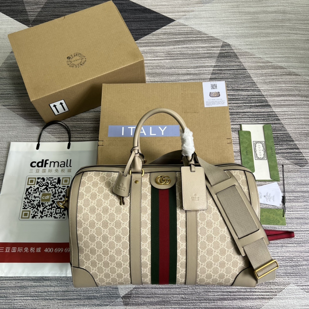 配专柜绿色礼品袋️这款旅行包采用品牌全新几季力推的双G字母交织图案Pvc制作红蓝织带搭配时尚的保龄球包造