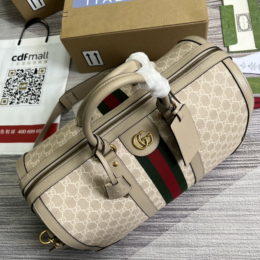 配专柜绿色礼品袋️这款旅行包采用品牌全新几季力推的双G字母交织图案Pvc制作红蓝织带搭配时尚的保龄球包造