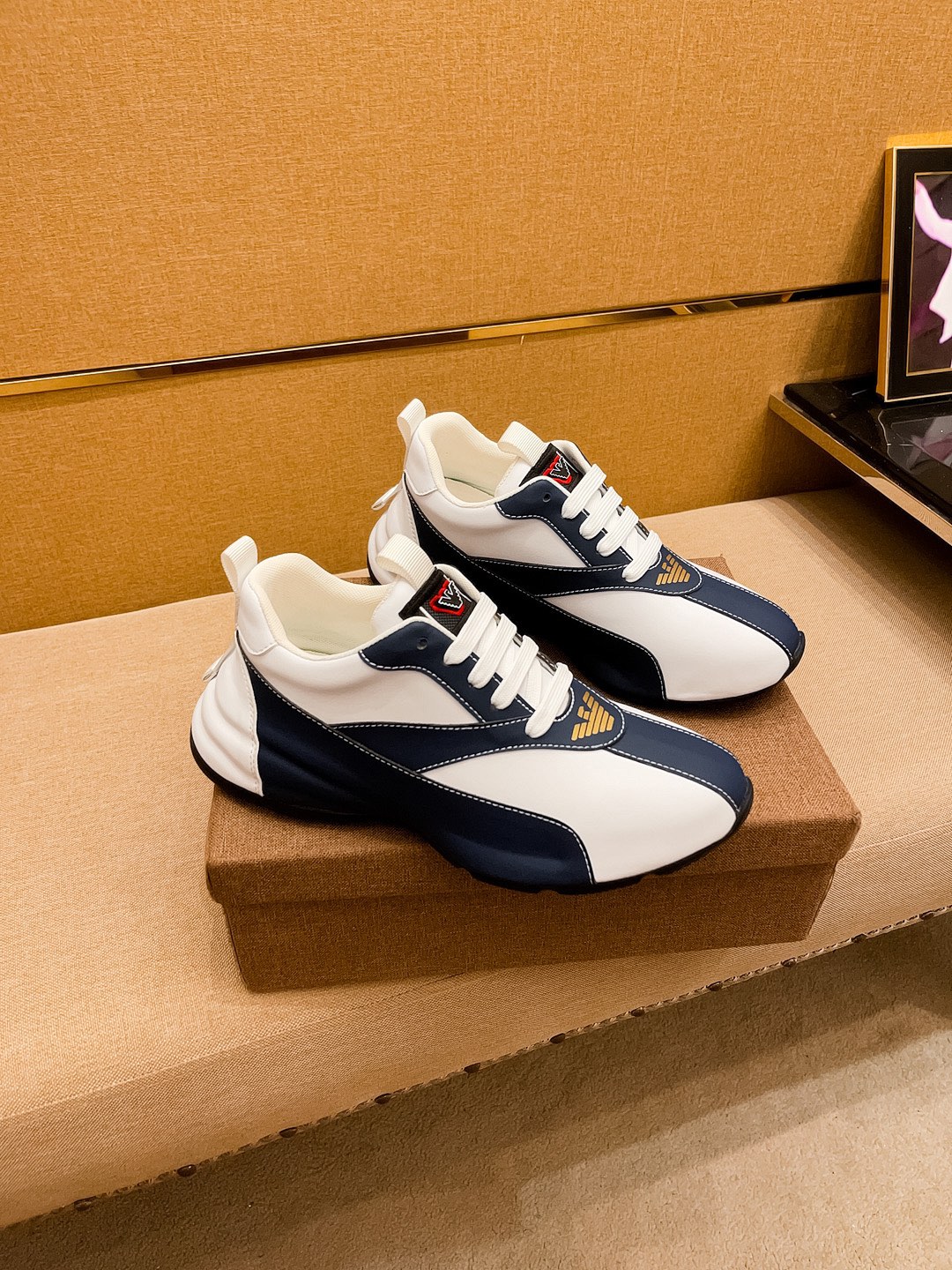 J5   阿玛尼男鞋高端品牌 官网1：1最新力作：鞋面采用意大利进口头层牛皮搭配舒适透气内里➕原版防滑耐磨大底制作 ，让行走更加便捷舒适，惊世之作，与官方的质量相比美的1：1复刻[色]打造时尚个性衬托你的与众不同潮男必备!经典