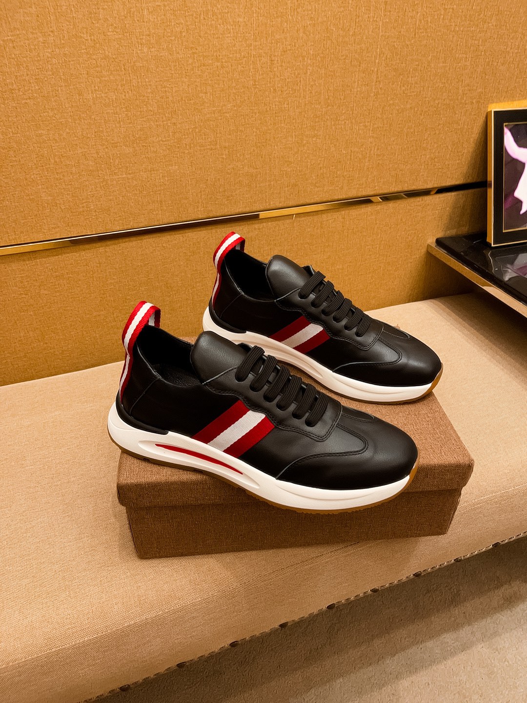 J0 巴利男鞋高端品牌 官网1：1最新力作：鞋面采用意大利进口头层牛皮搭配舒适透气内里原版防滑耐磨大底制作，让行走更加便捷舒适，惊世之作，与官方的质量相比美的1：1复刻[色]打造时尚个性衬托你的与众不同潮男必备!经典