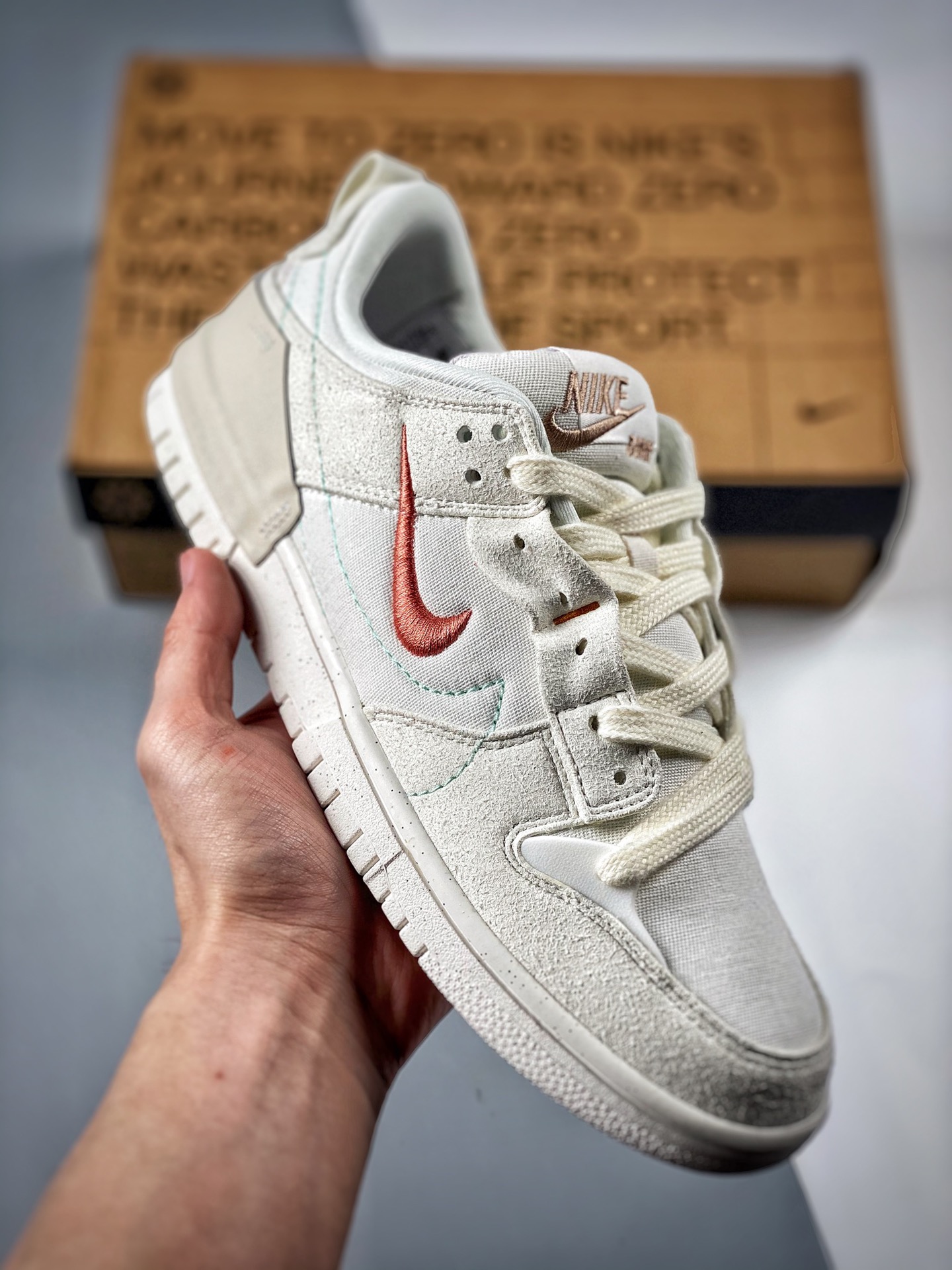 -4 Nike Dunk Low Disrupt FT2 blanco, zapatillas de skate nos traen una nueva suela y dimensiones adicionales alrededor …