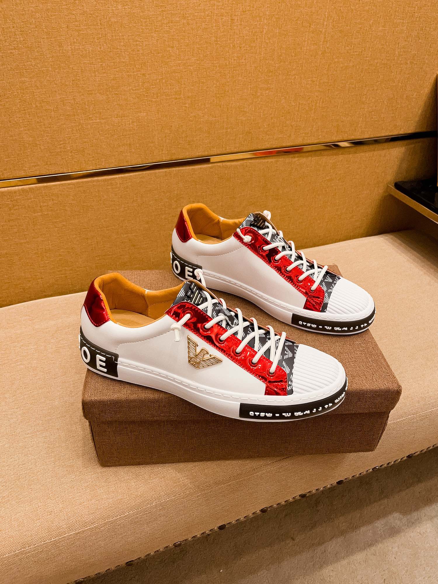 I5  阿玛尼男鞋高端品牌 官网1：1最新力作：鞋面采用意大利进口头层牛皮搭配舒适透气内里➕原版防滑耐磨大底制作 ，让行走更加便捷舒适，惊世之作，与官方的质量相比美的1：1复刻[色]打造时尚个性衬托你的与众不同潮男必备!经典