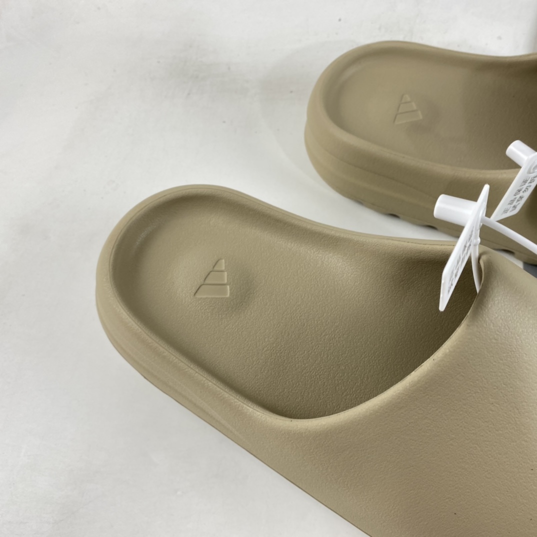 Kanye West x Yeezy Slide ”Resin” Kanye reunites with warm brown yeezy slippers GW1934