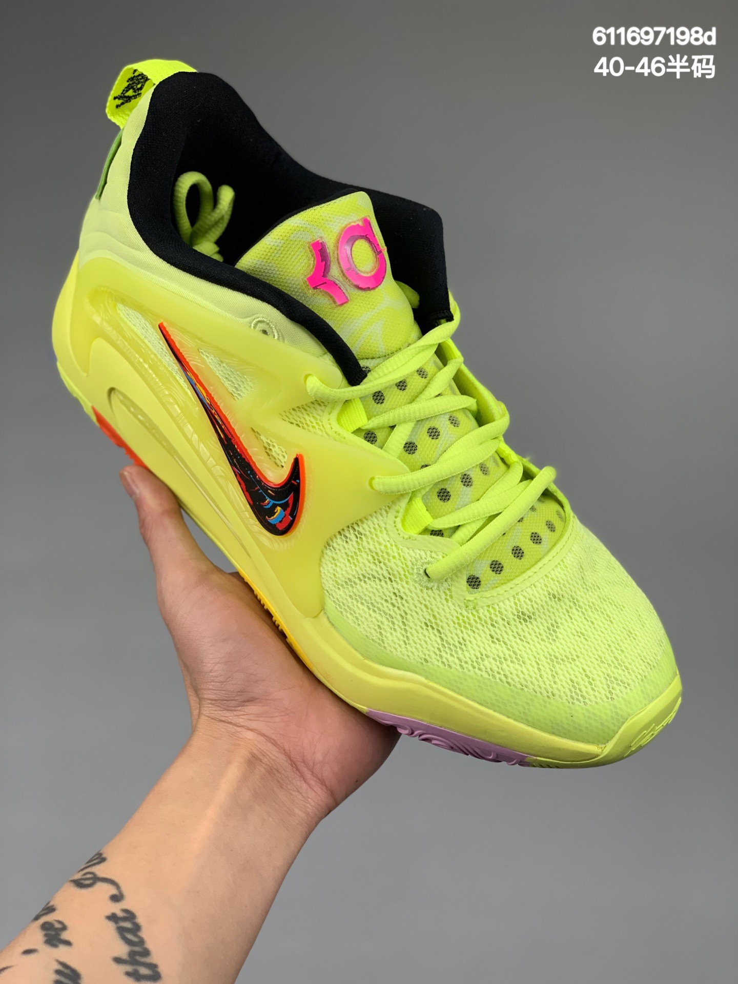 本地
公司级Nike Zoom KD15淡蓝绿全新的 Zoom KD 15使用了全掌＋前掌扇形重叠式气垫配置，可以为球员的双脚带来足够的缓震性能以及出色的灵活性，在前掌等位置进行加固，更具稳定性   货号:DM1056-700 DM1054-100
尺码：40-46半码
编码：611697198d