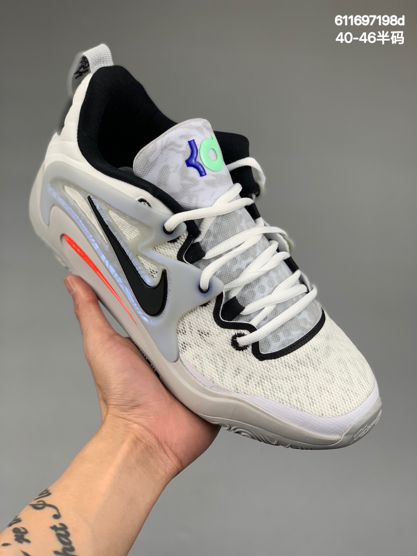 本地
公司级Nike Zoom KD15淡蓝绿全新的 Zoom KD 15使用了全掌＋前掌扇形重叠式气垫配置，可以为球员的双脚带来足够的缓震性能以及出色的灵活性，在前掌等位置进行加固，更具稳定性   货号:DM1056-700 DM1054-100
尺码：40-46半码
编码：611697198d