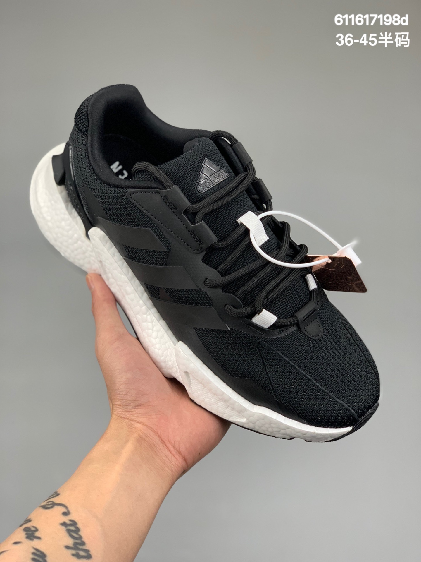 特价
ADIDAS X9000L4  全新99系列复古爆米花跑鞋 
整体造型极具速度感，与ZX 系列相似的硬挺廓形。 鞋面以织面材质，搭配热固橡胶装饰，三角形贴面让鞋身呈现出满满的科技感与力量感。 中底以夸张的前后掌厚度差呈现，锯齿状廓形，后跟向外大幅延伸，设计非常拉风。 另外，这双鞋的外底花纹构成也非常独特，致密的小方格纹深浅不一。 前掌外沿还配有特殊处理的稳固模块，搭配 Boost 中底材质，脚感更为舒适
尺码:  36-45半码
货号：S23668
编码：611617198d