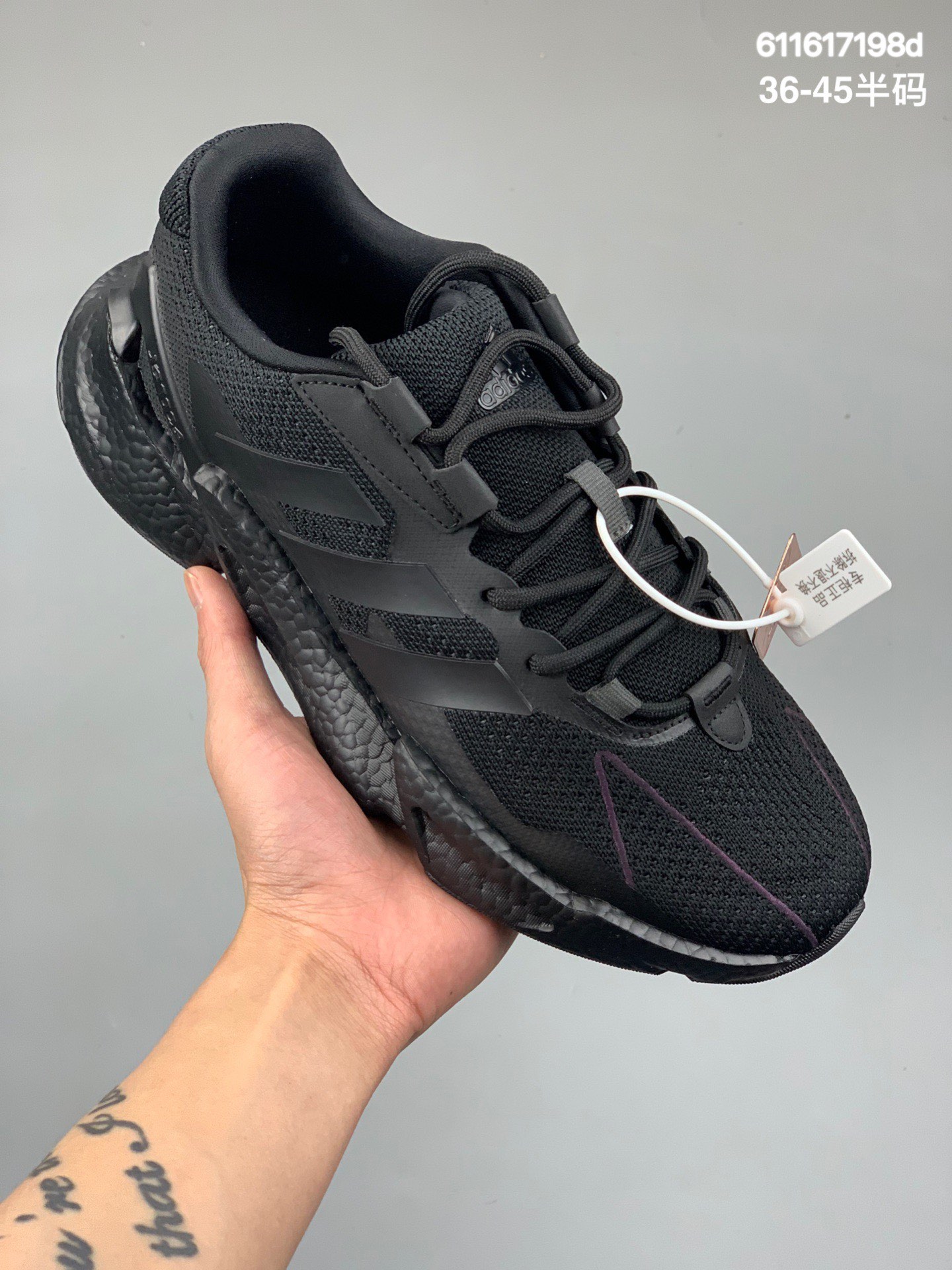 特价
ADIDAS X9000L4  全新99系列复古爆米花跑鞋 
整体造型极具速度感，与ZX 系列相似的硬挺廓形。 鞋面以织面材质，搭配热固橡胶装饰，三角形贴面让鞋身呈现出满满的科技感与力量感。 中底以夸张的前后掌厚度差呈现，锯齿状廓形，后跟向外大幅延伸，设计非常拉风。 另外，这双鞋的外底花纹构成也非常独特，致密的小方格纹深浅不一。 前掌外沿还配有特殊处理的稳固模块，搭配 Boost 中底材质，脚感更为舒适
尺码:  36-45半码
货号：S23668
编码：611617198d