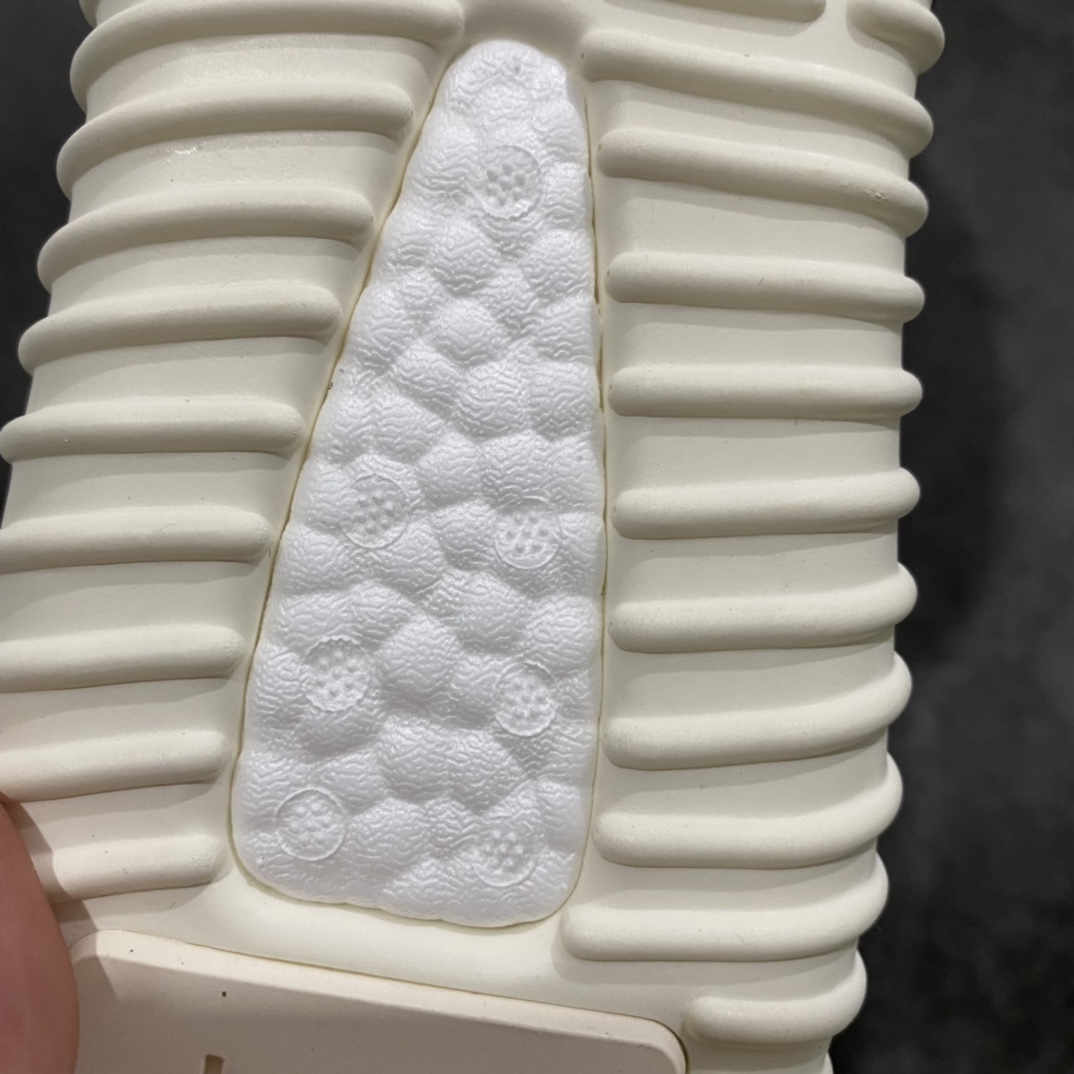 图片[9]-巴斯夫版本Yeezy350V1 Turle Dove AQ4832-2022版 情怀之作 巴斯夫版本出货‼️ 龙眼虎纹终极更新一致原版 原厂大颗粒巴斯夫底 百分百一致发售原鞋，包括提拉、鞋头弧度 中线定针全部还原公司 区别市面其他版本 懂货的朋友直接看鞋型就懂 翻水经典 直接一步到位‼ 尺码：36 36.5 37 38 38.5 39 40 40.5 41.5 42 42.5 43 44 44.5 45 46 47 48-选品中心