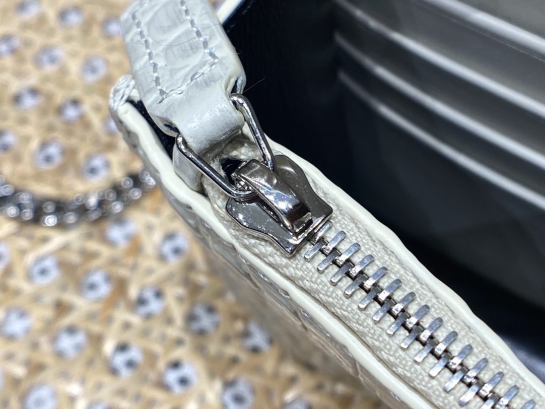 YSL KATE 19CM 流苏链条包 452159鳄鱼纹/白色银扣