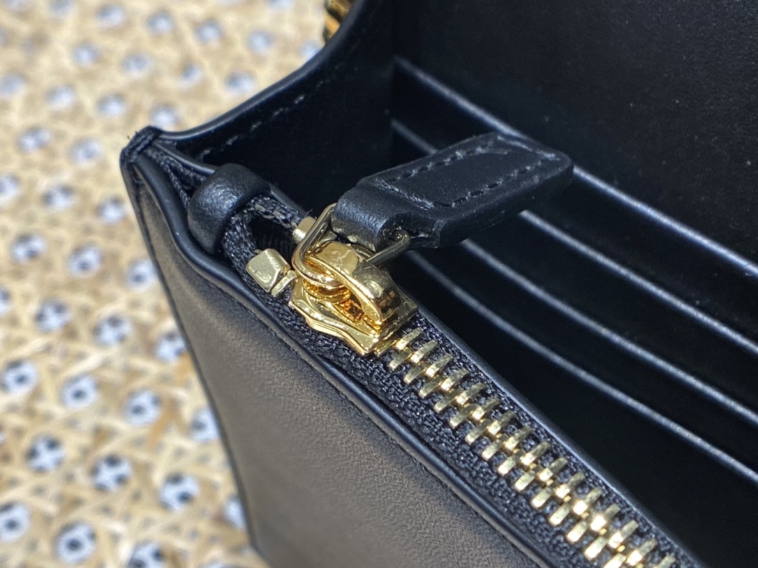 YSL KATE 19CM 流苏链条包 452159平纹/黑色金扣
