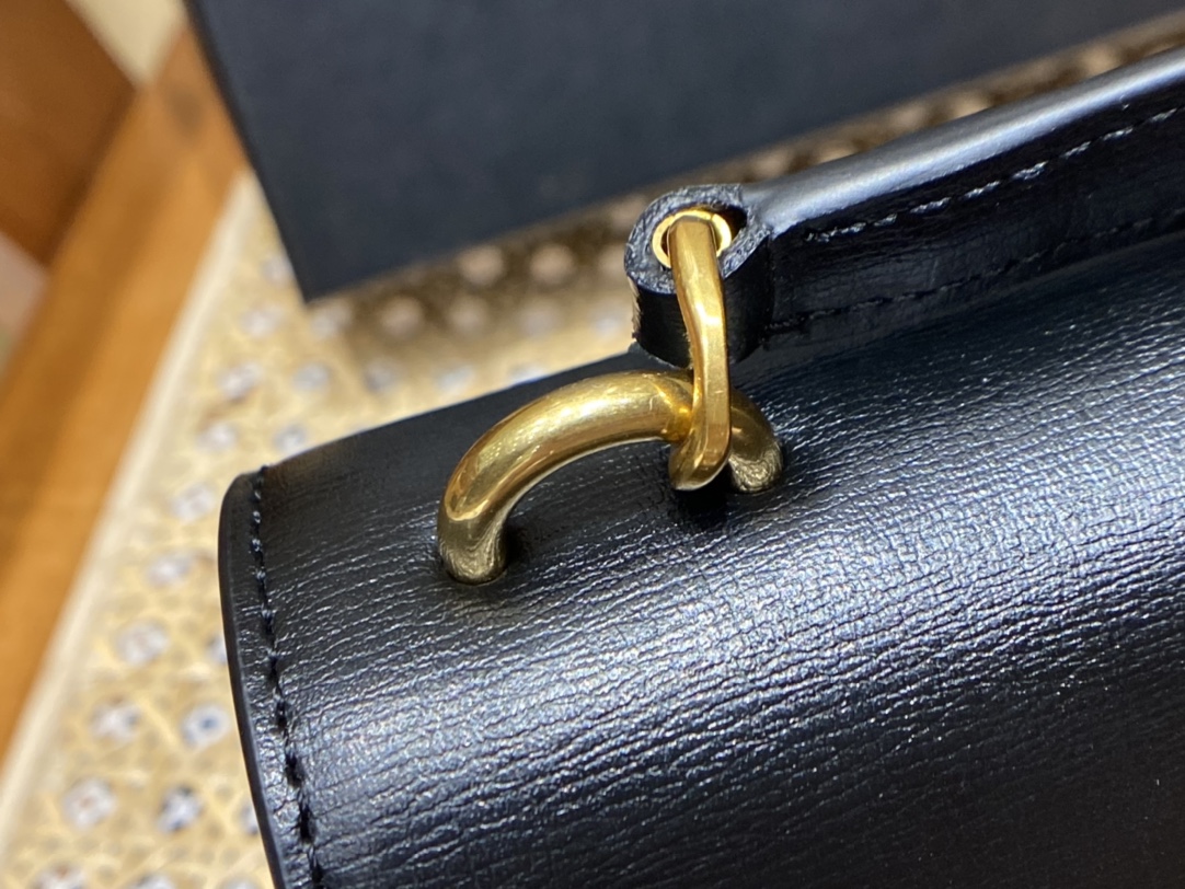 YSL ๐บ๐๐๐๐๐ ๐พ๐๐ 19CM ็็ญพ็บนๆฅ่ฝๅ
533026้ป่ฒ/้ๆฃ