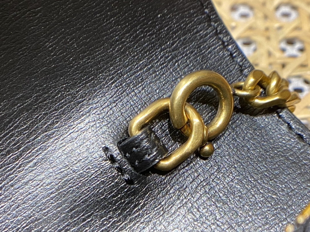 YSL ๐บ๐๐๐๐๐ ๐พ๐๐ 19CM ็็ญพ็บนๆฅ่ฝๅ
533026้ป่ฒ/้ๆฃ