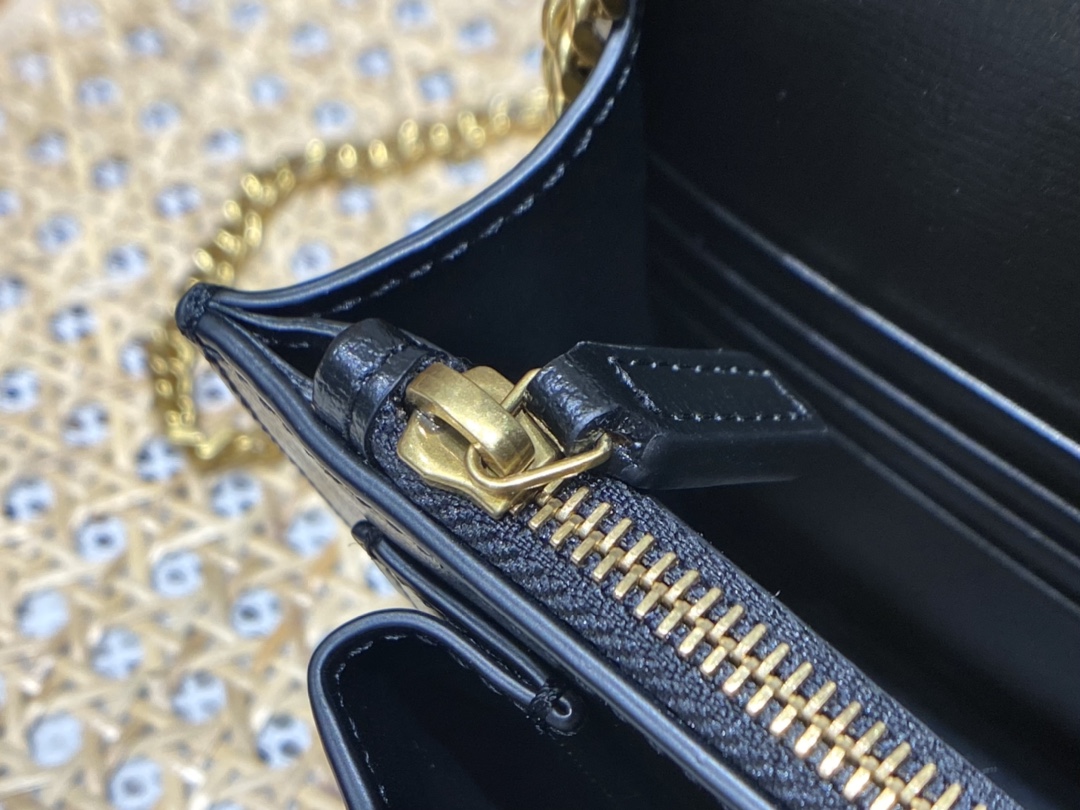 YSL ๐บ๐๐๐๐๐ ๐พ๐๐ 19CM ็็ญพ็บนๆฅ่ฝๅ
533026้ป่ฒ/้ๆฃ