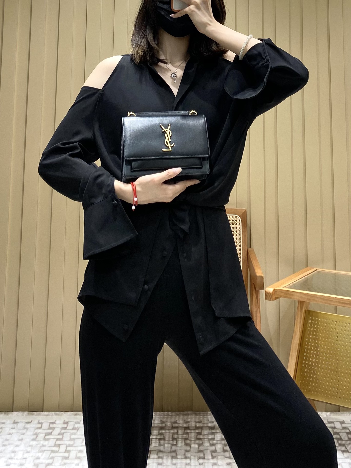 YSL ๐บ๐๐๐๐๐ ๐พ๐๐ 19CM ็็ญพ็บนๆฅ่ฝๅ
533026้ป่ฒ/้ๆฃ